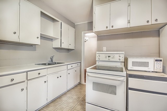 33 Longford Dr