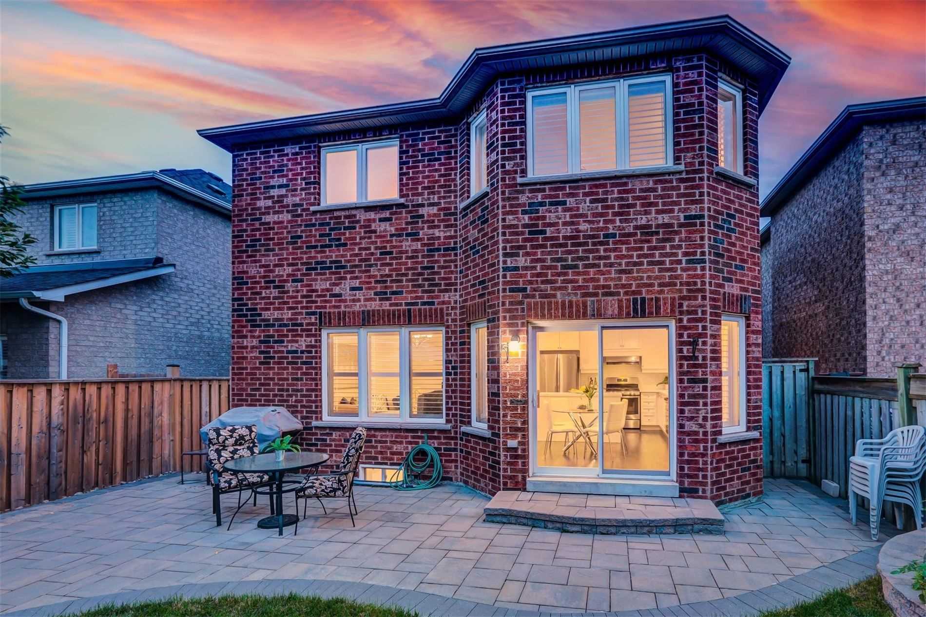 84 Battleford Ave
