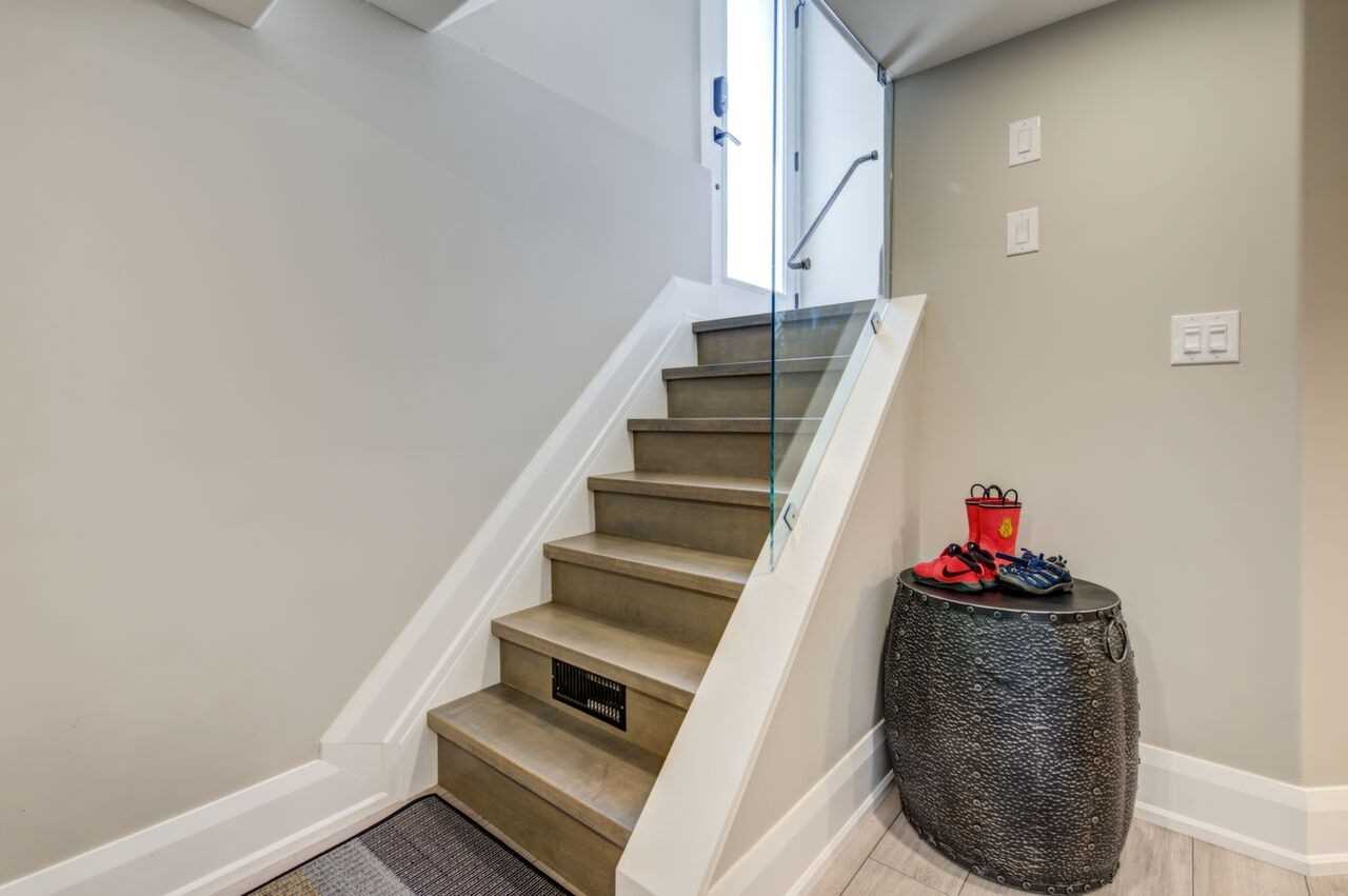 646 Simcoe Rd