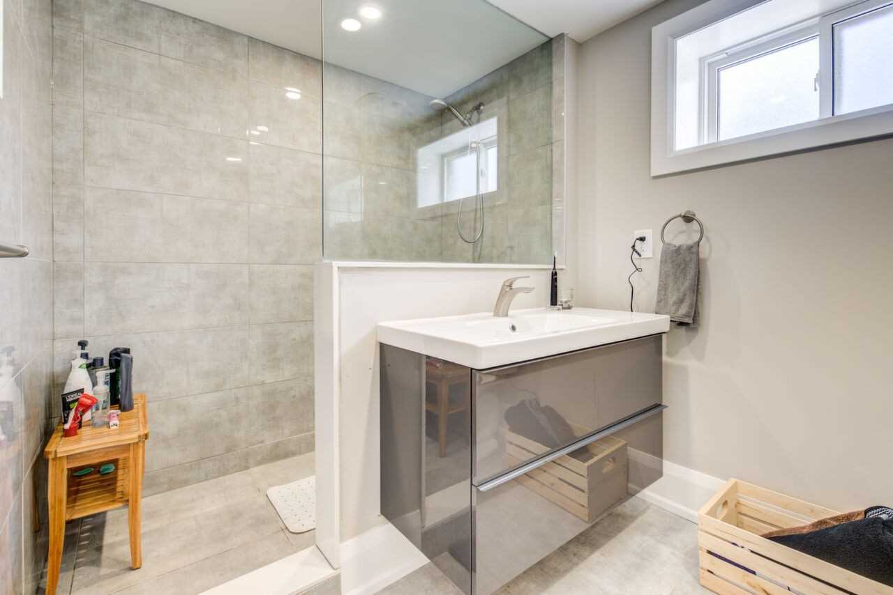 646 Simcoe Rd