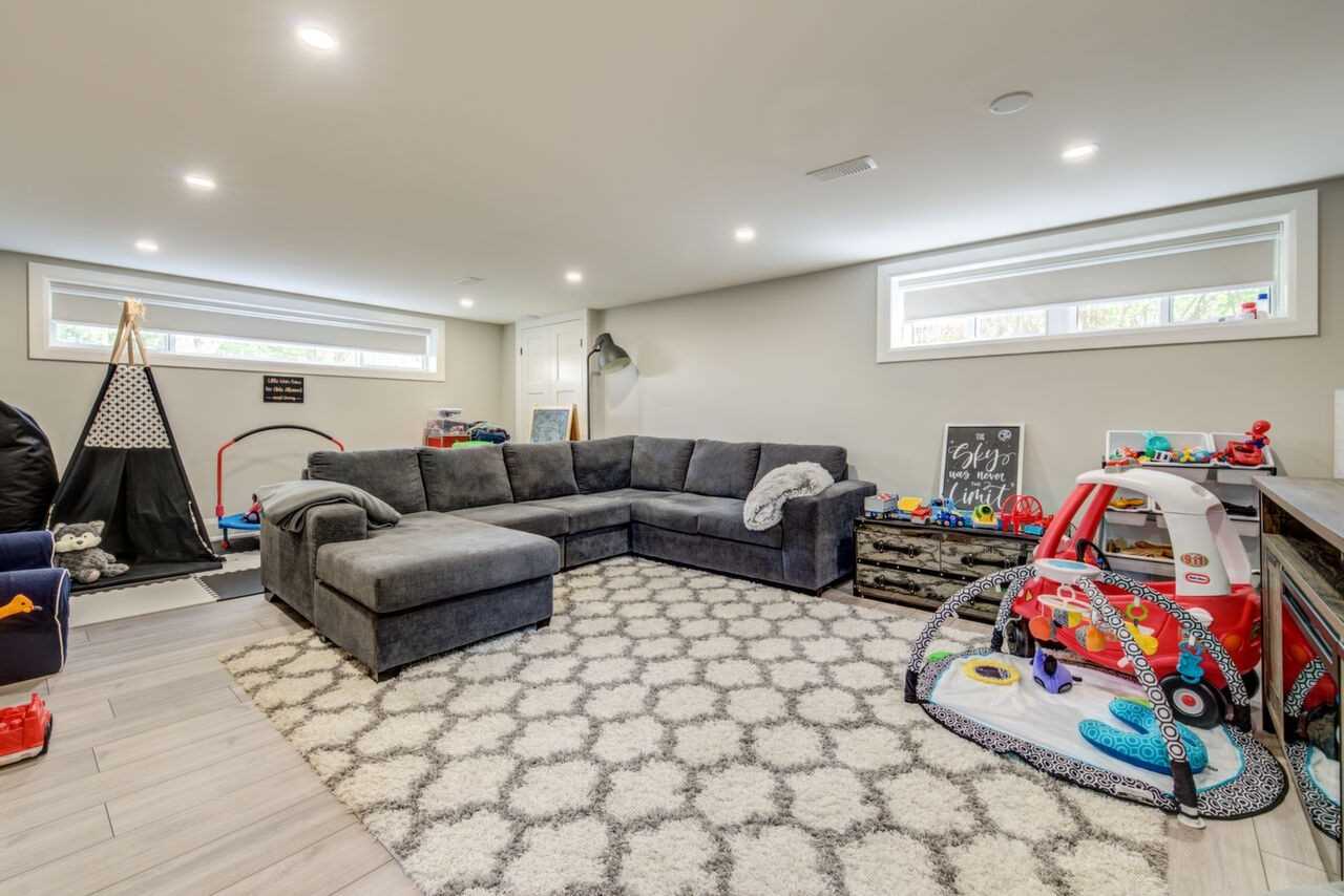 646 Simcoe Rd