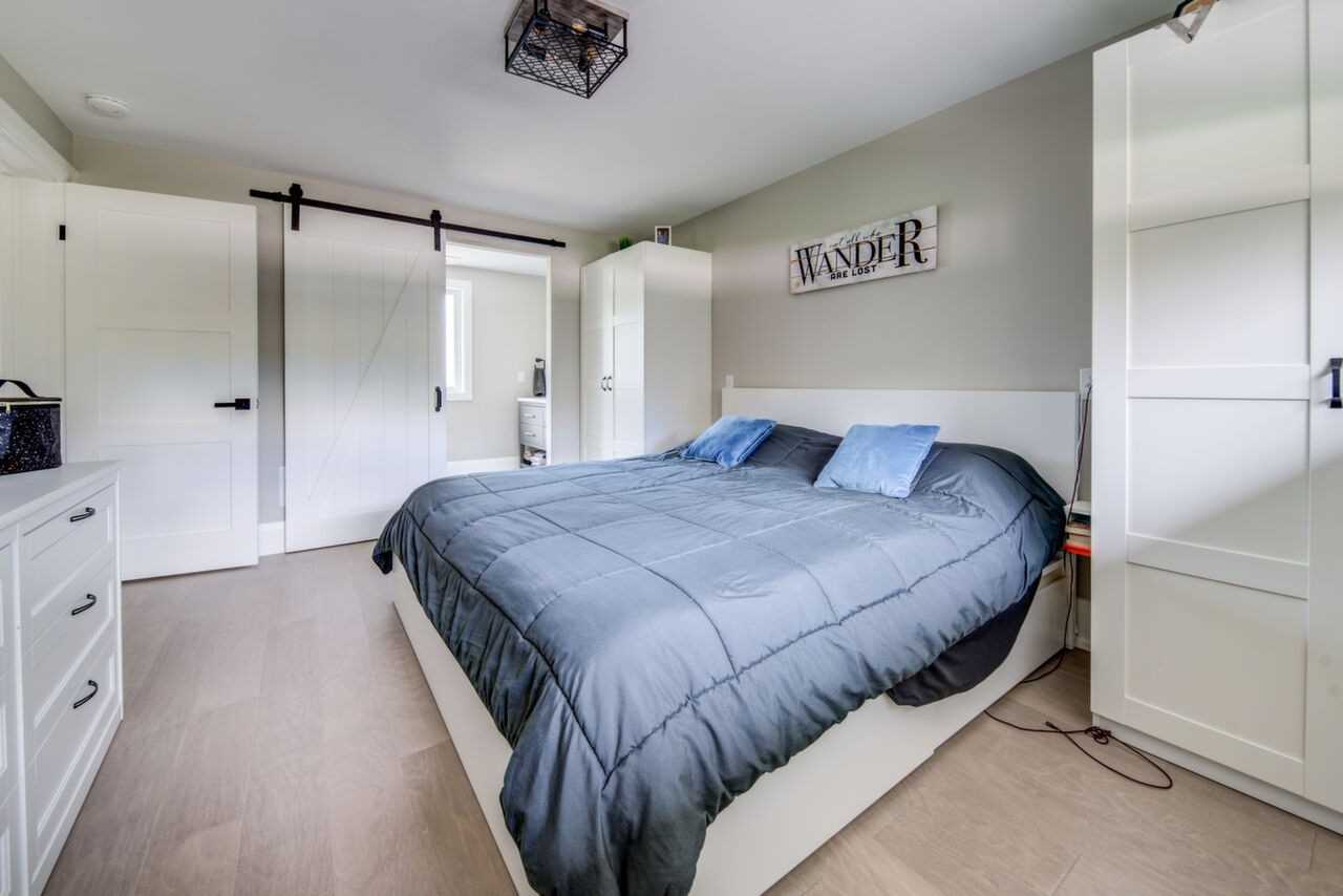 646 Simcoe Rd