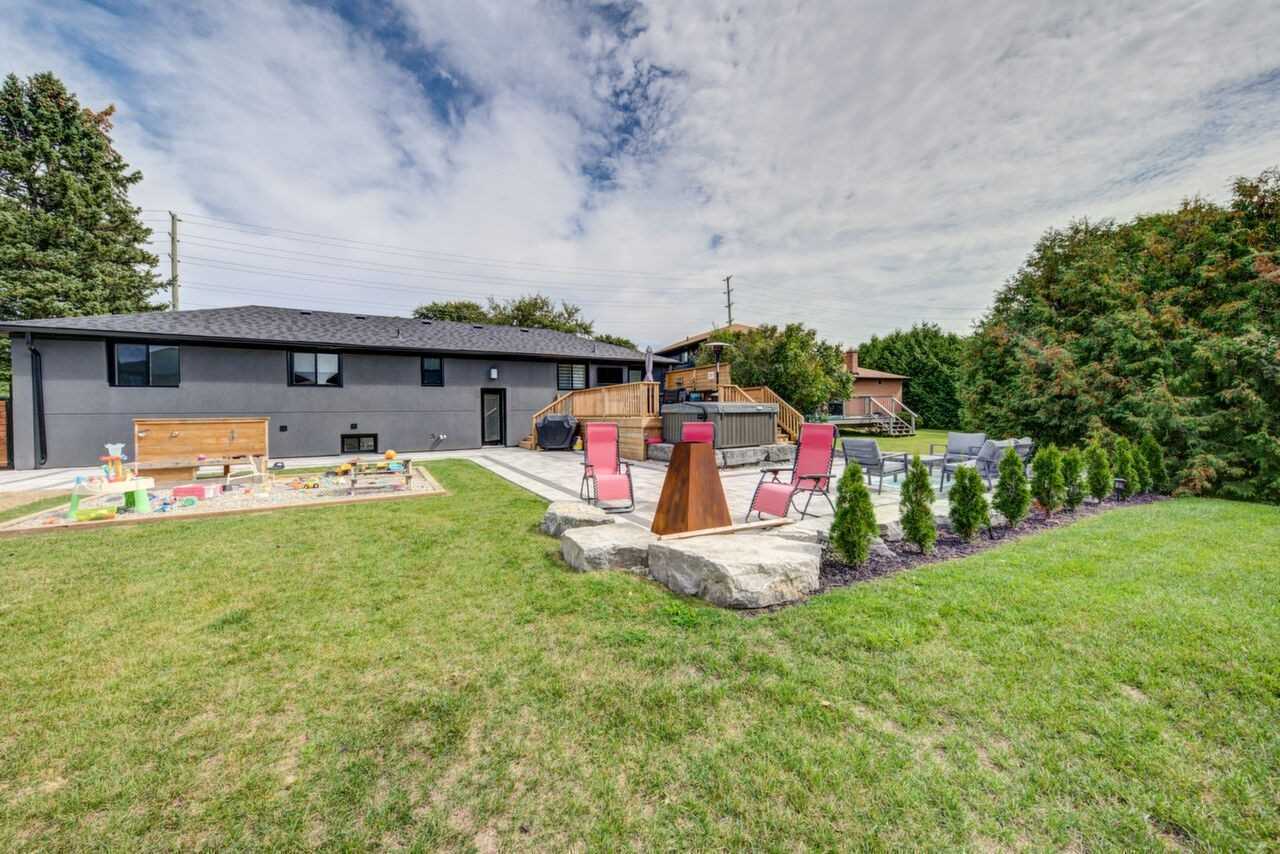 646 Simcoe Rd