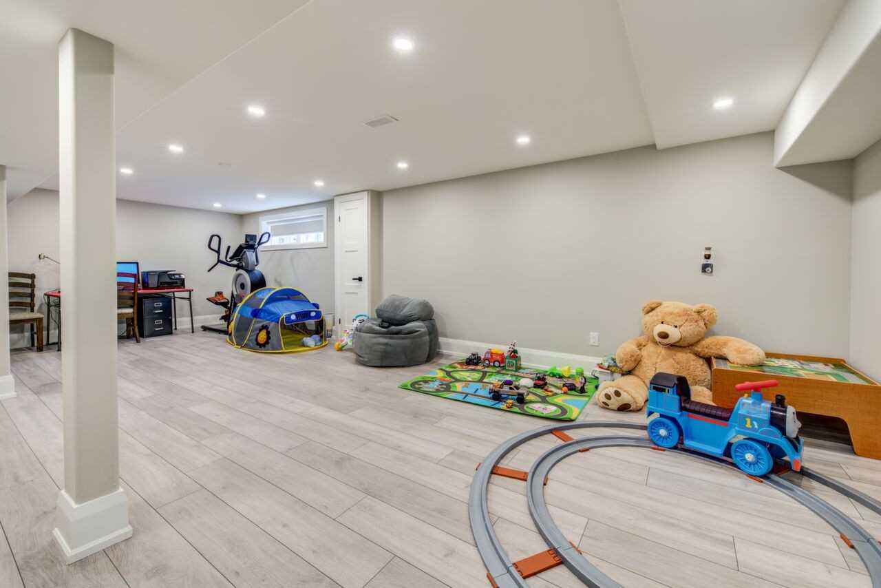 646 Simcoe Rd