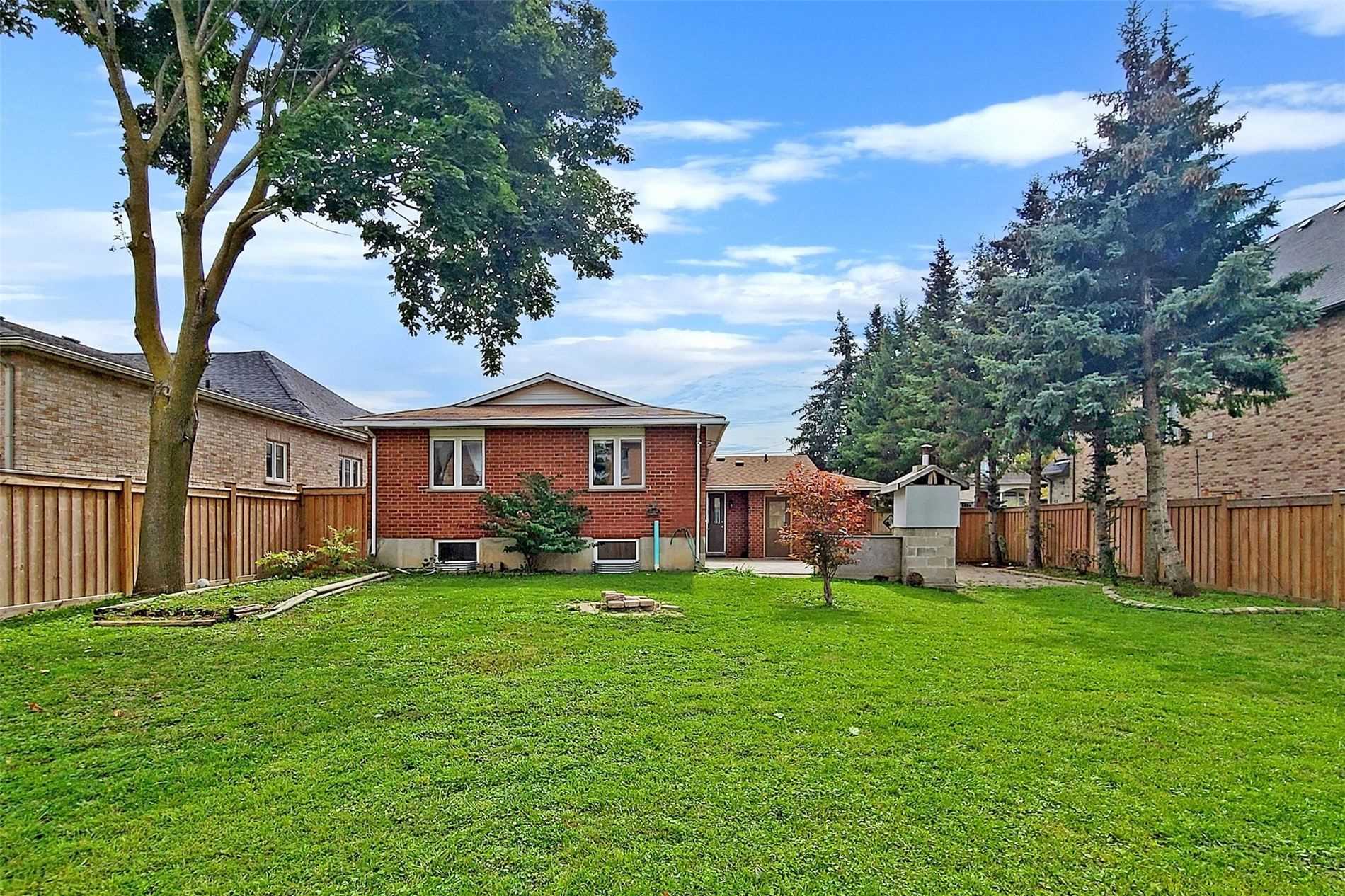 64 Bond Cres