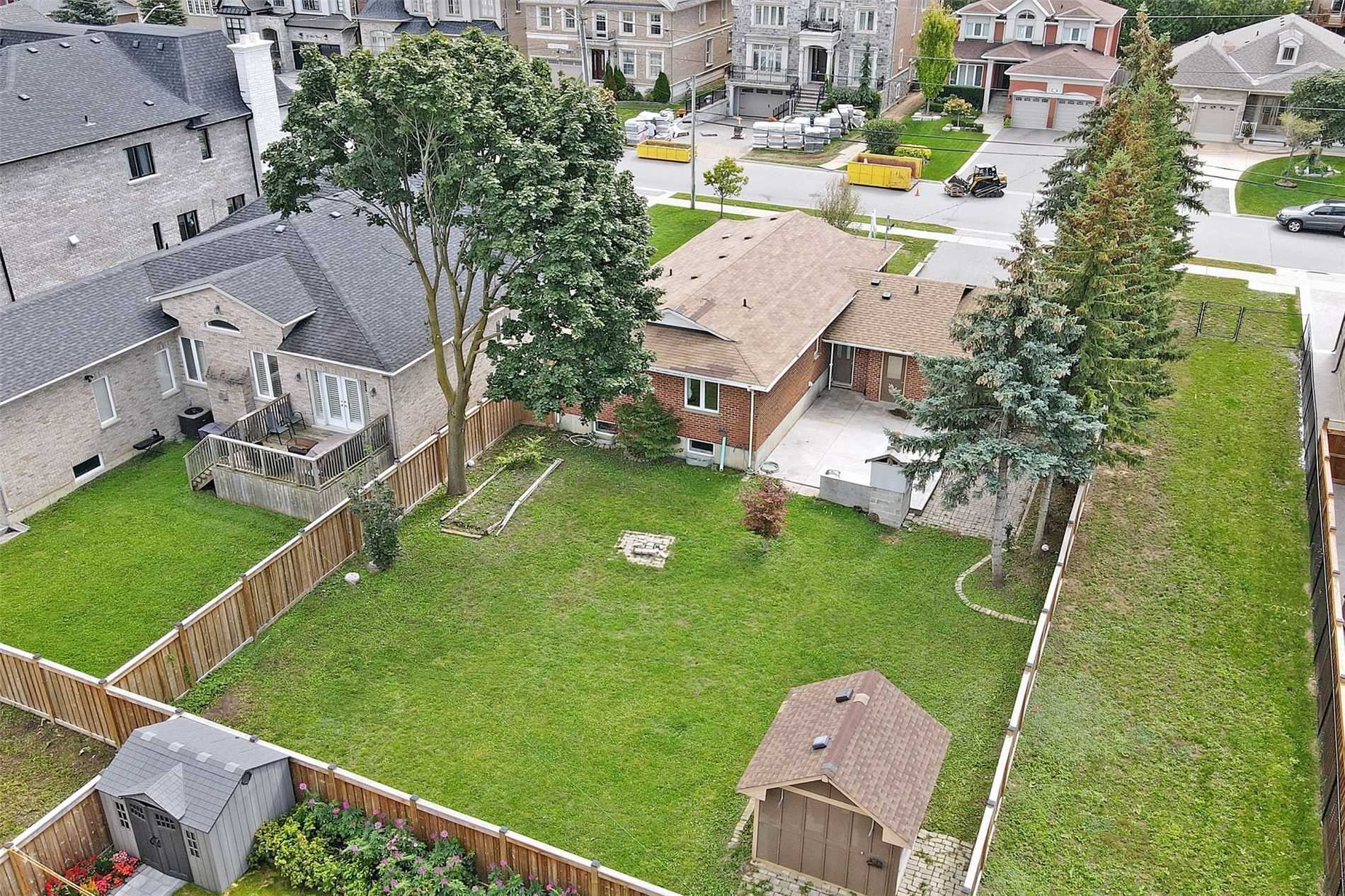 64 Bond Cres