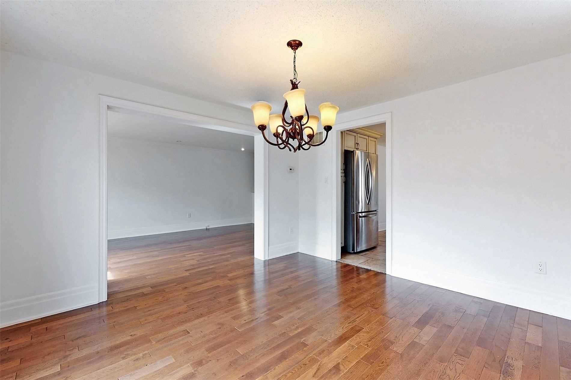64 Bond Cres