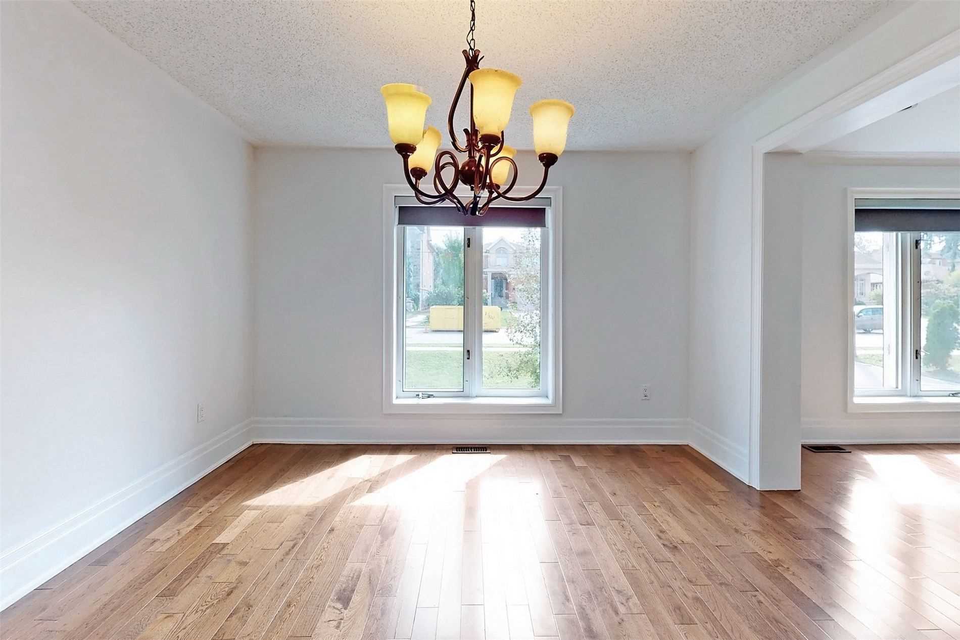 64 Bond Cres