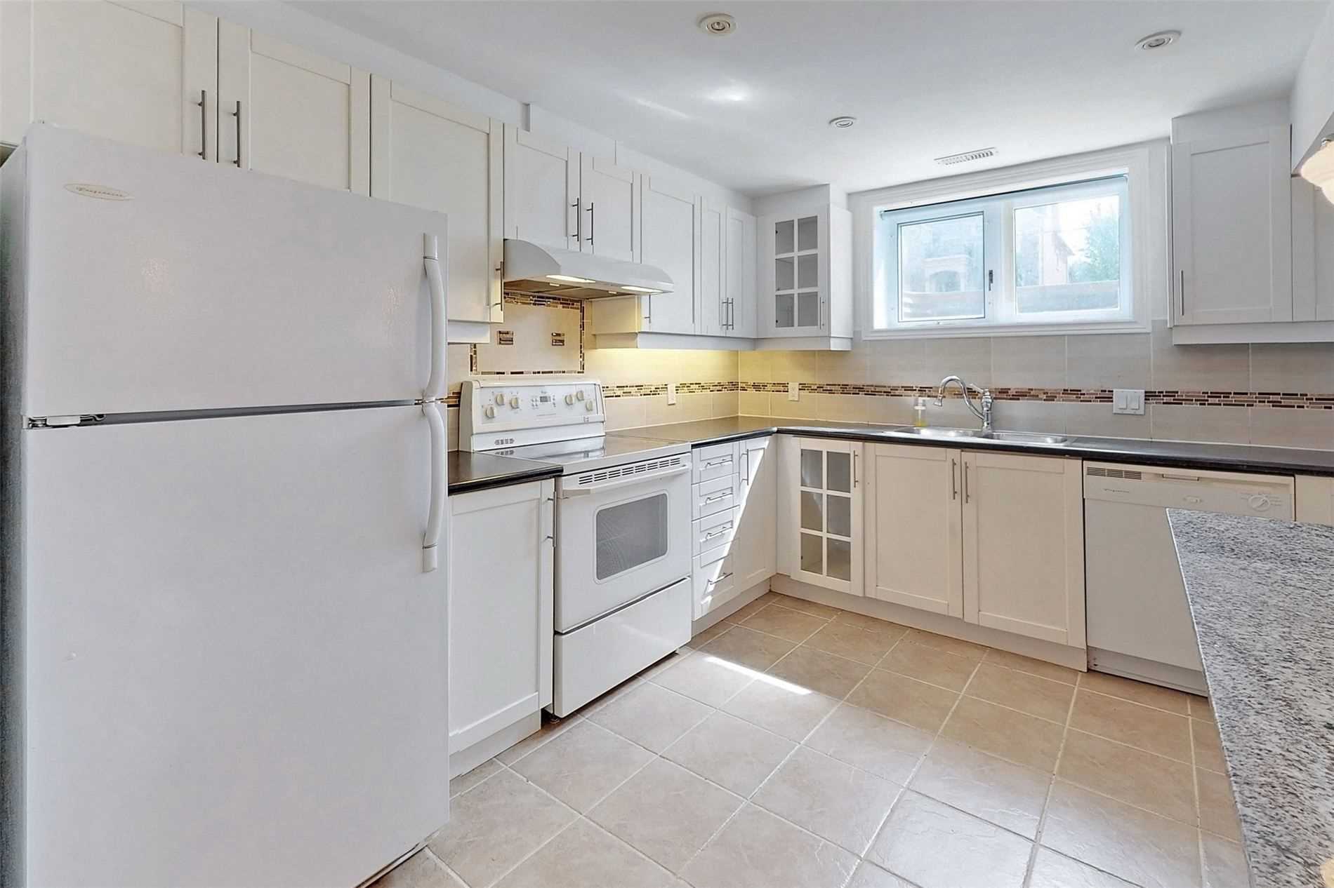 64 Bond Cres