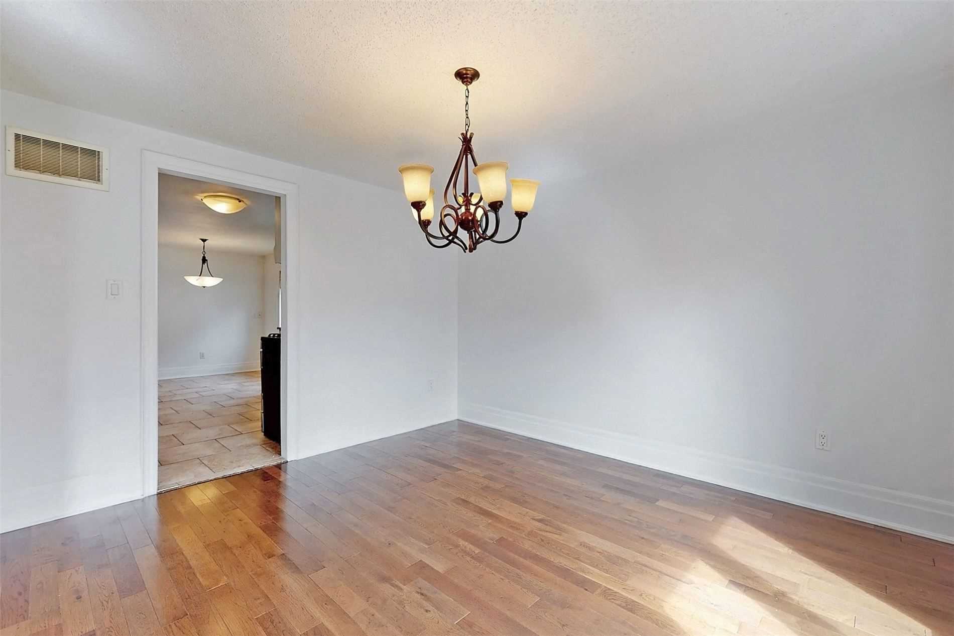 64 Bond Cres