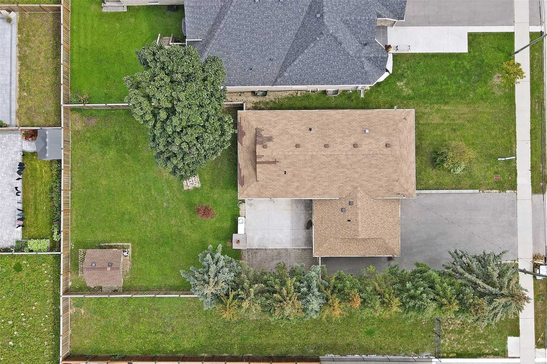 64 Bond Cres