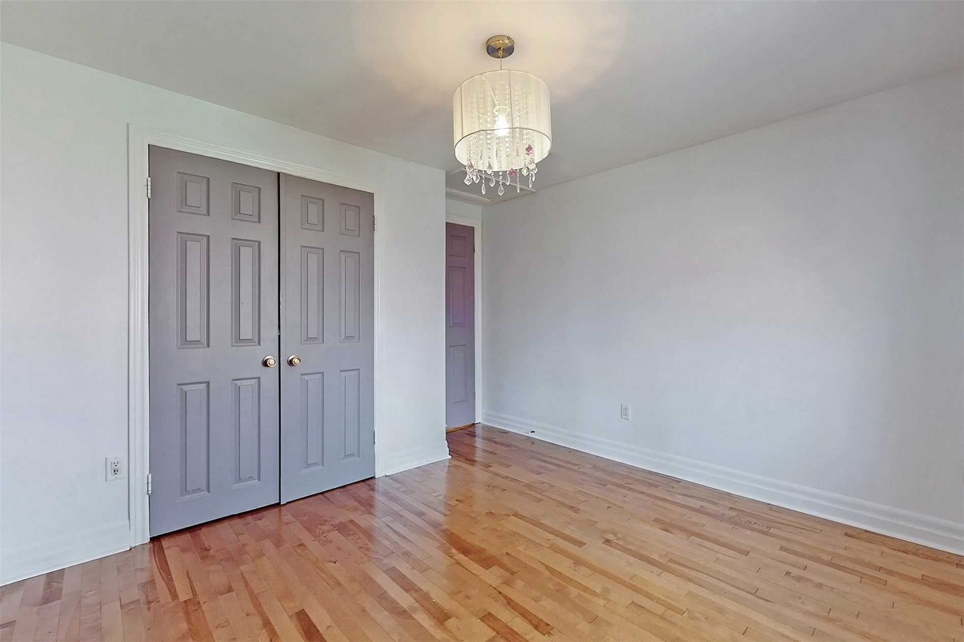 64 Bond Cres