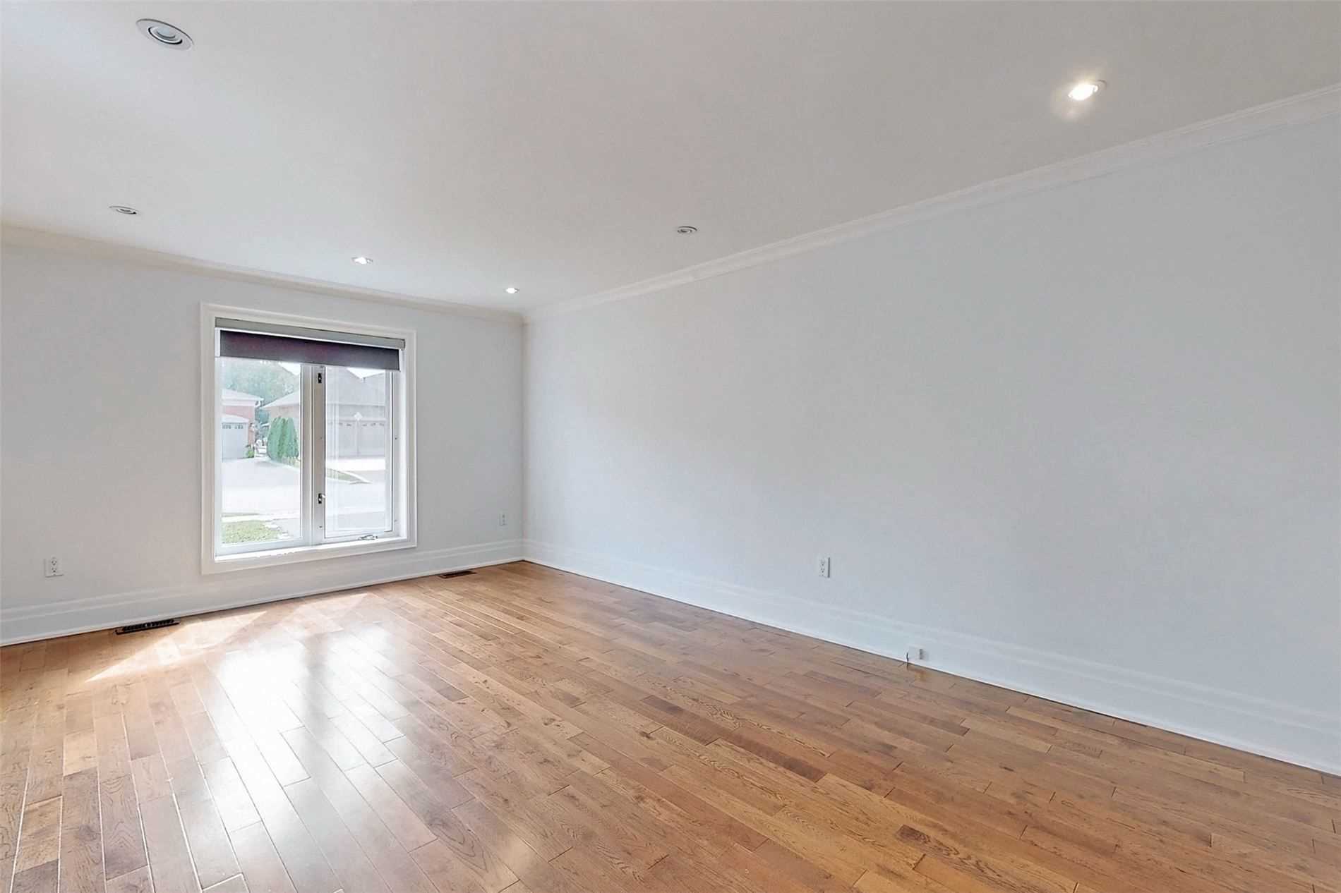 64 Bond Cres