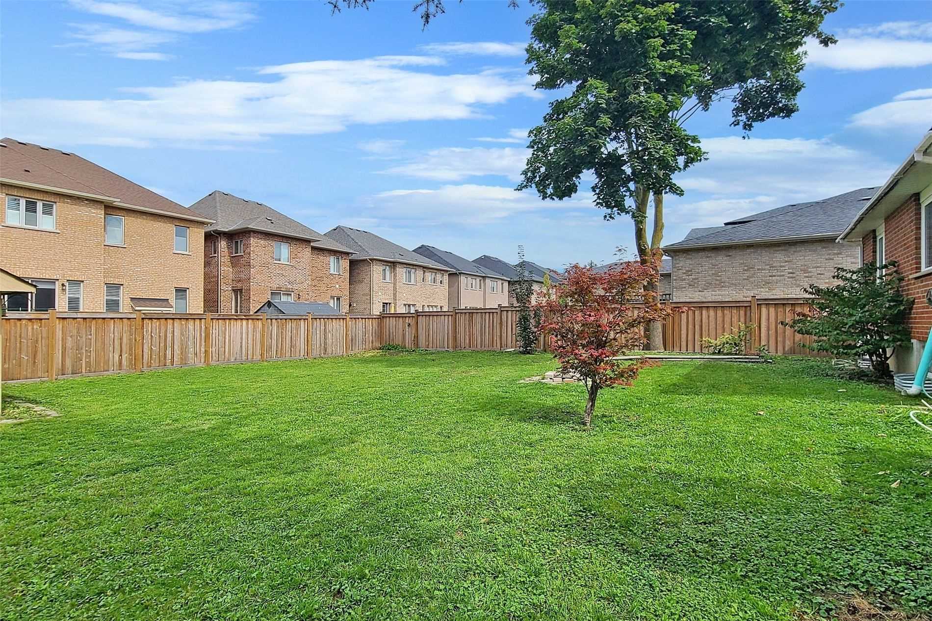 64 Bond Cres