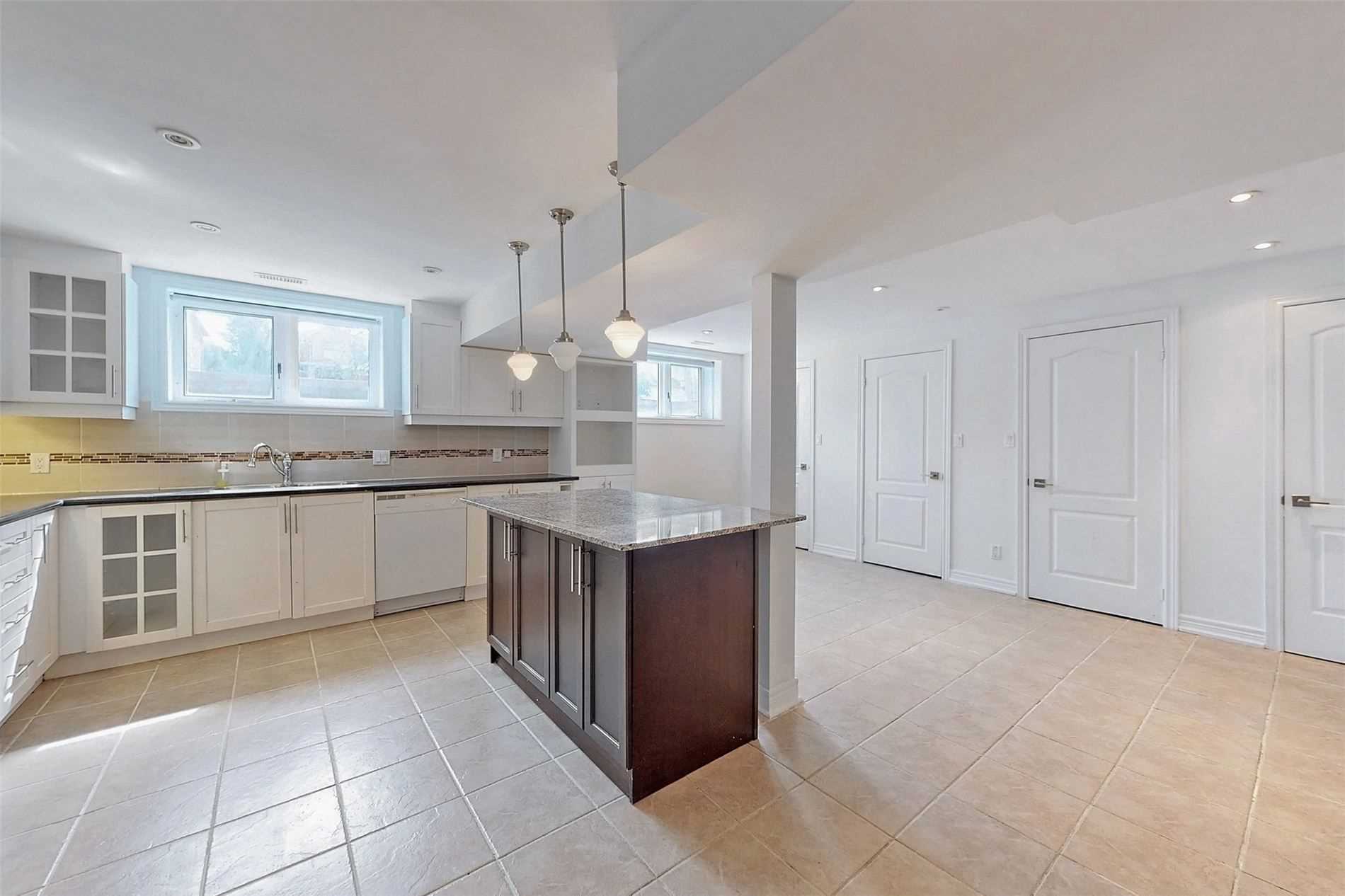64 Bond Cres