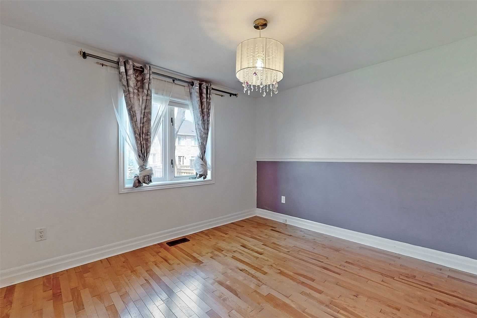 64 Bond Cres