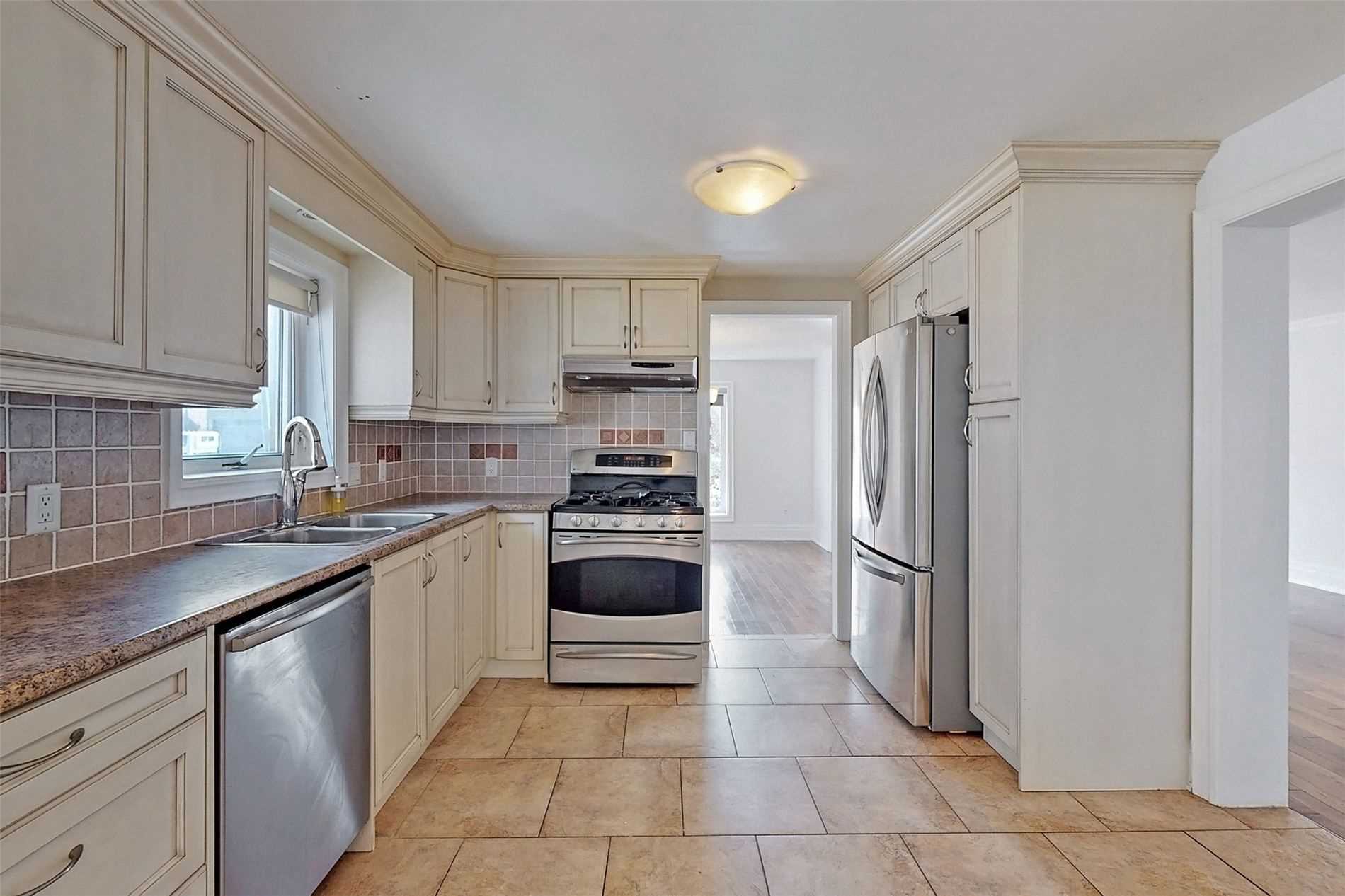 64 Bond Cres