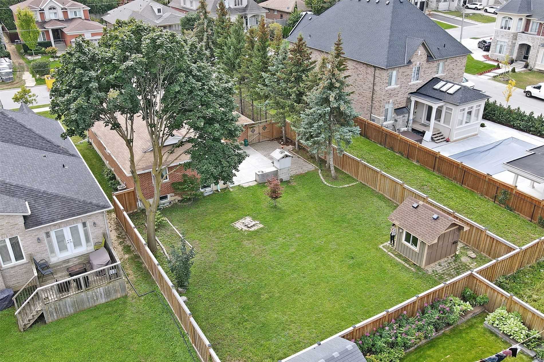 64 Bond Cres