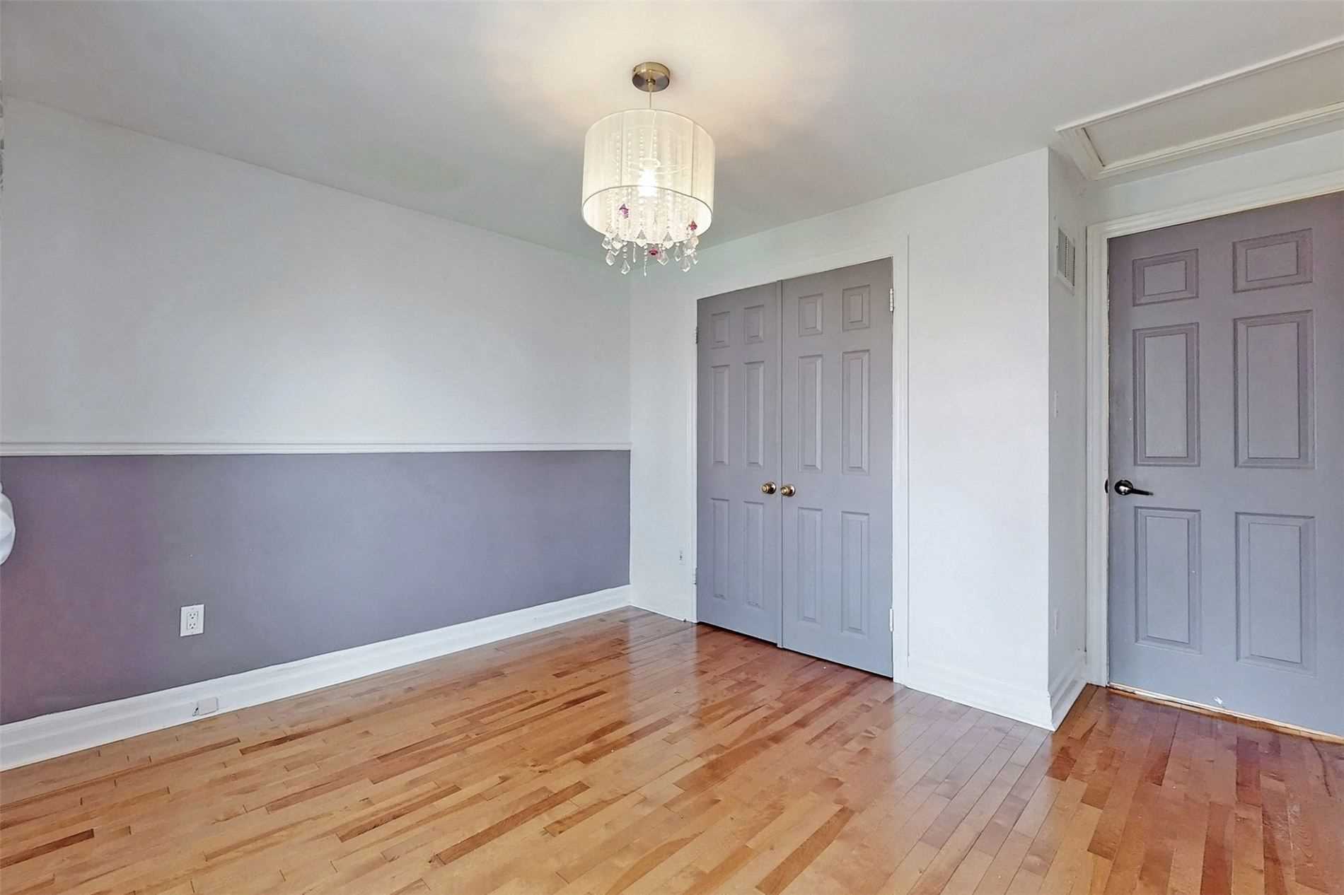 64 Bond Cres