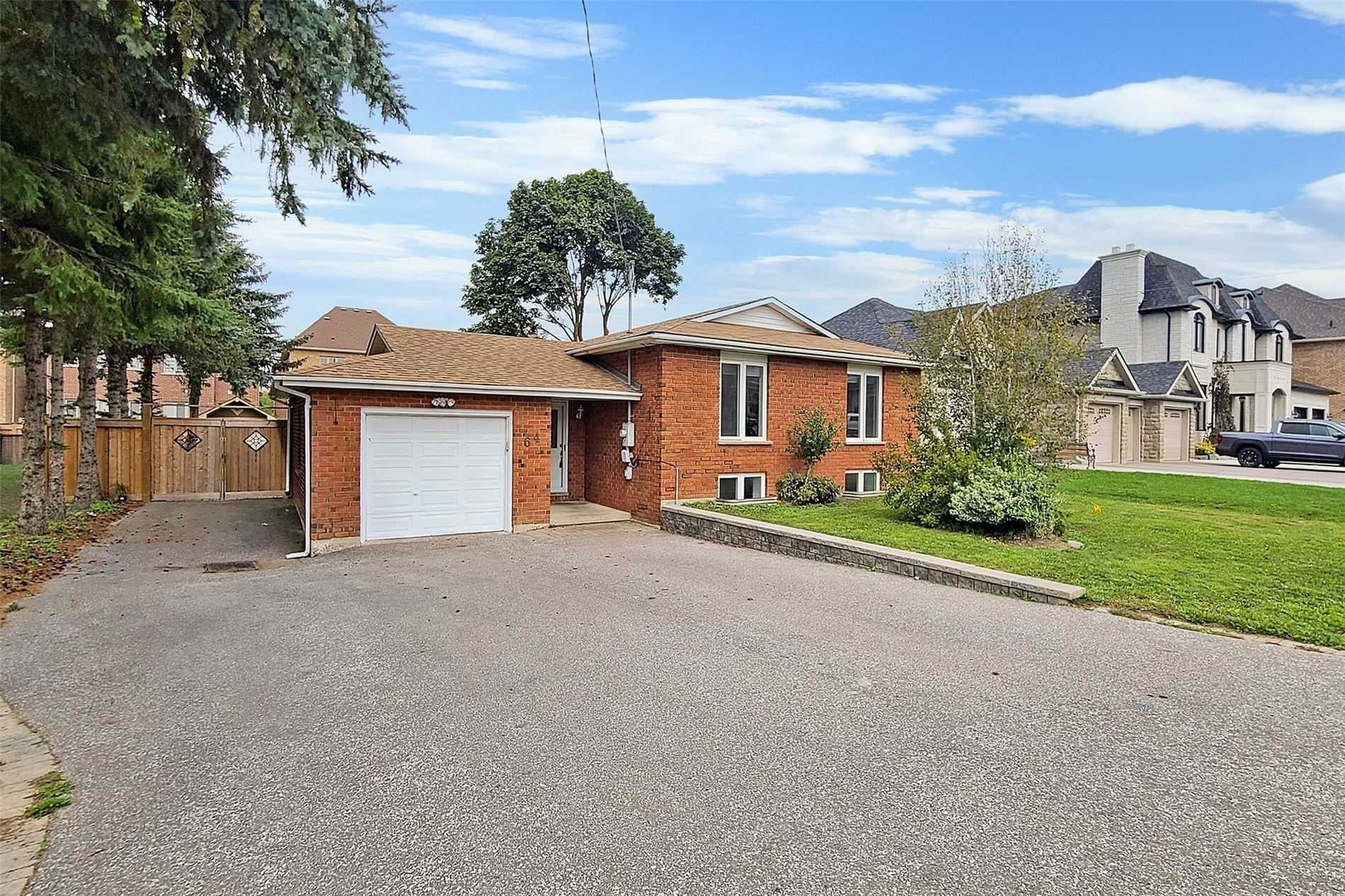 64 Bond Cres