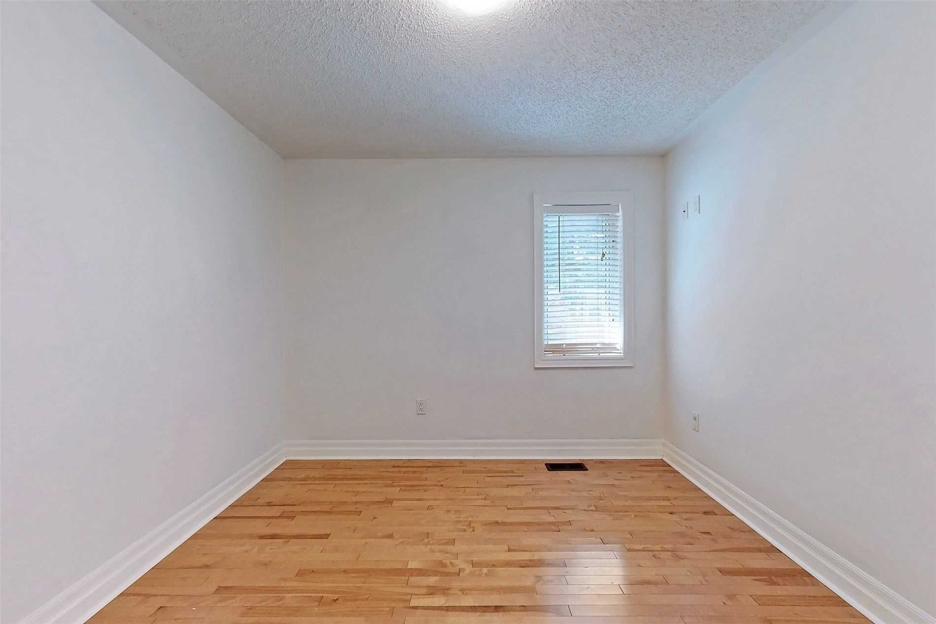 64 Bond Cres