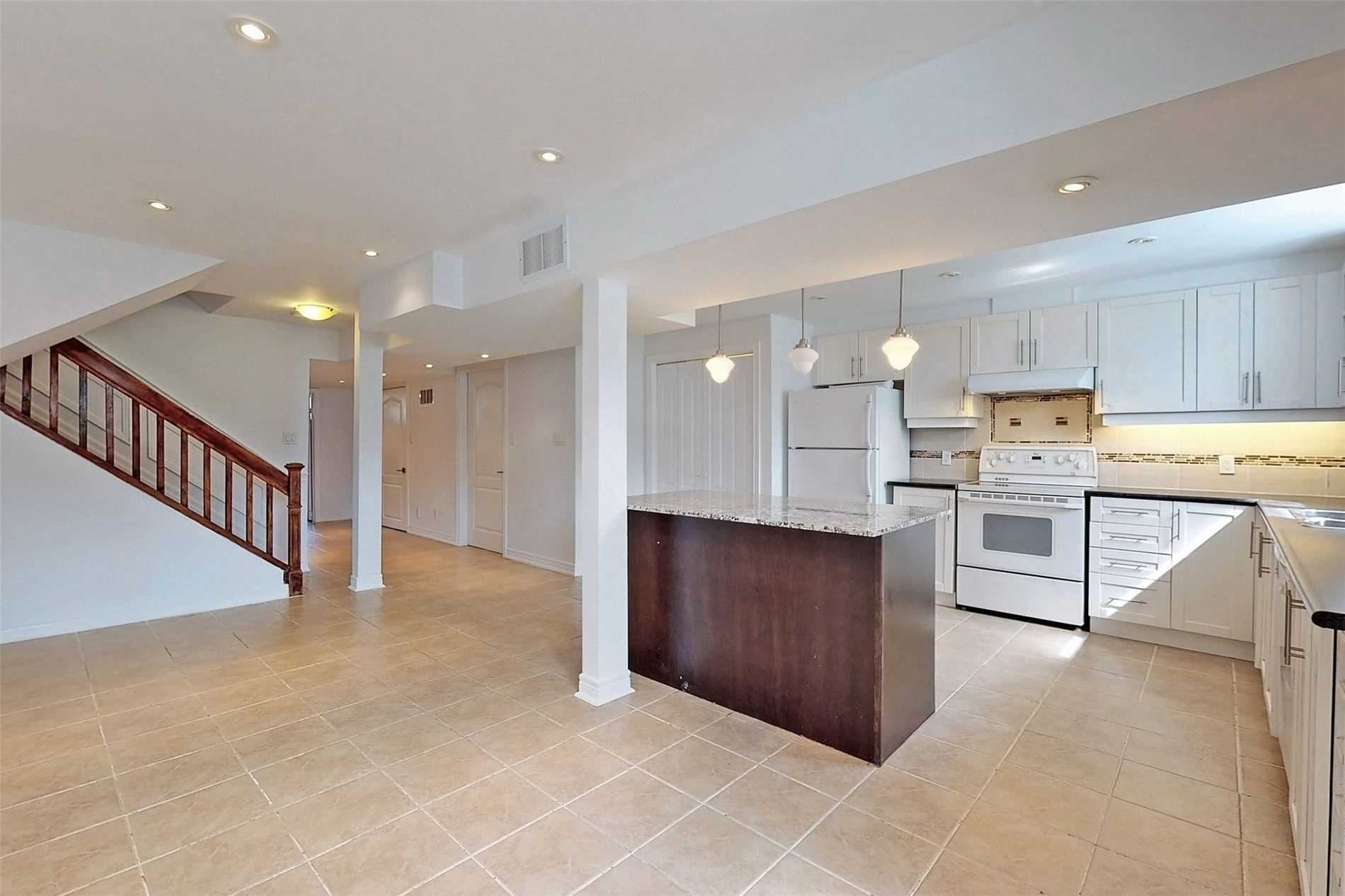 64 Bond Cres