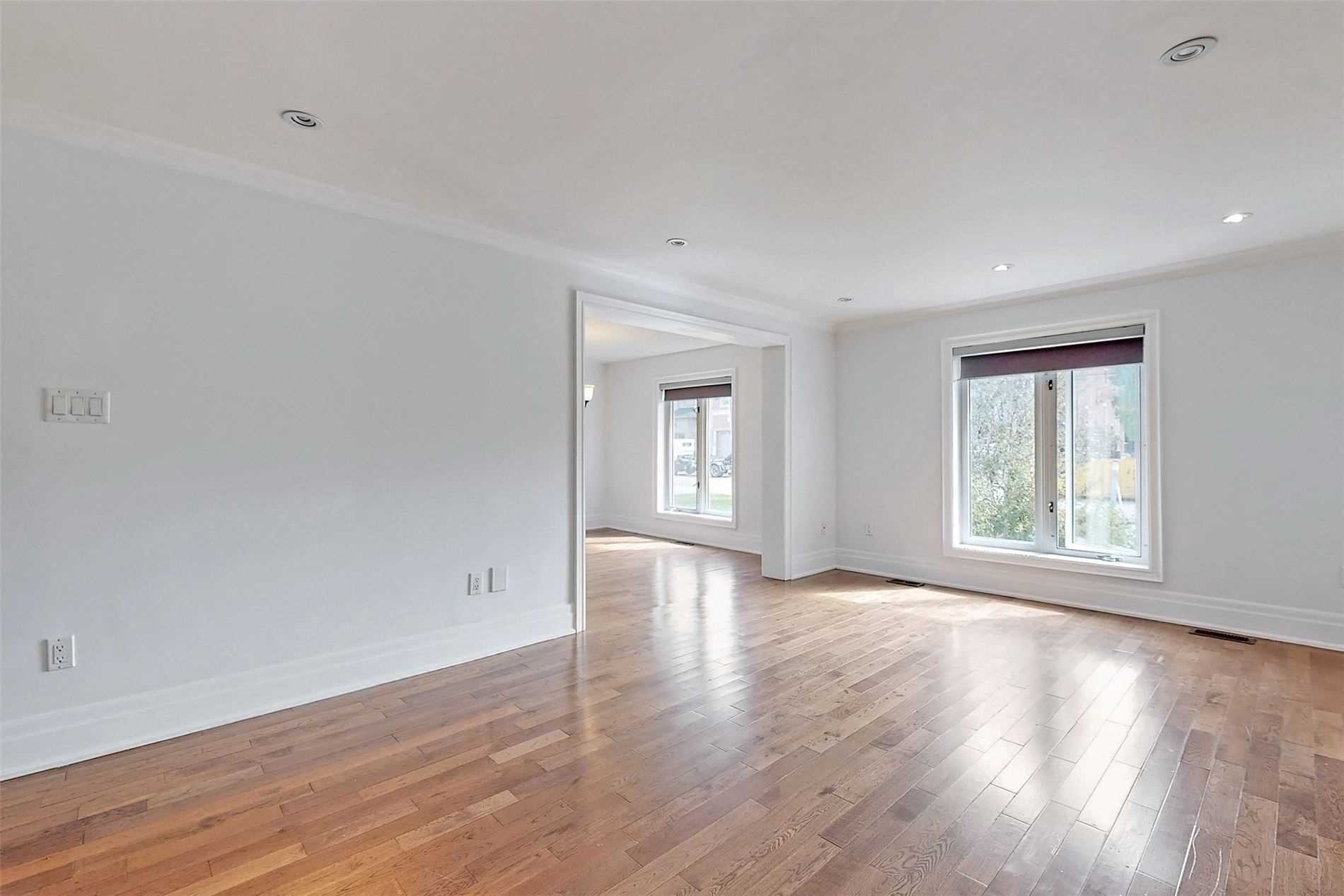 64 Bond Cres