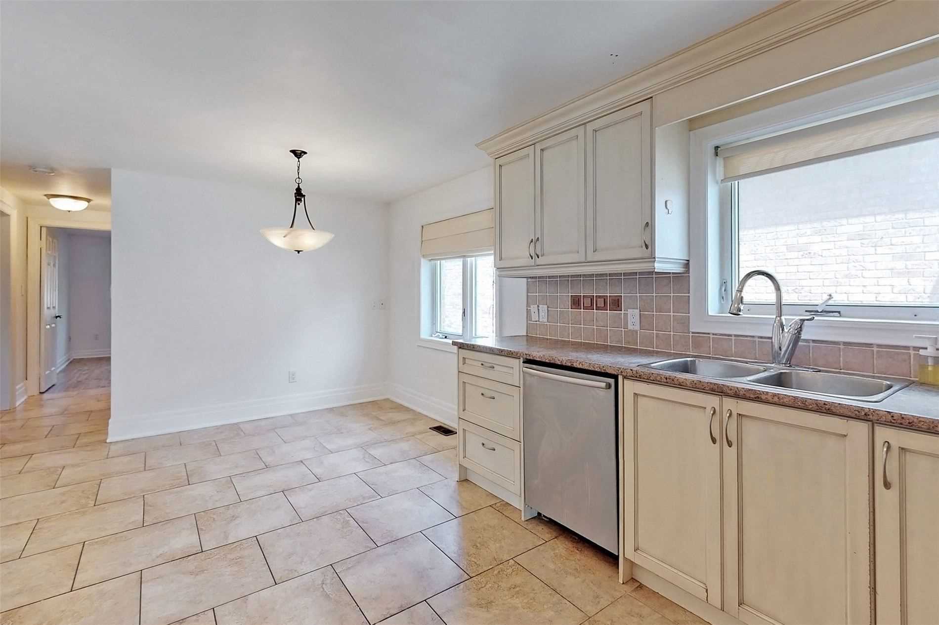 64 Bond Cres