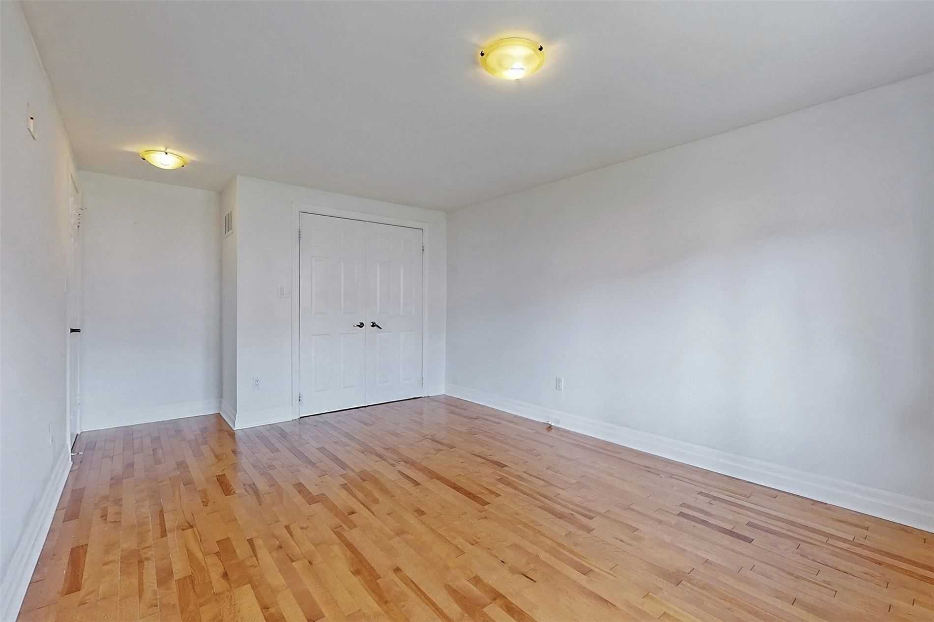 64 Bond Cres
