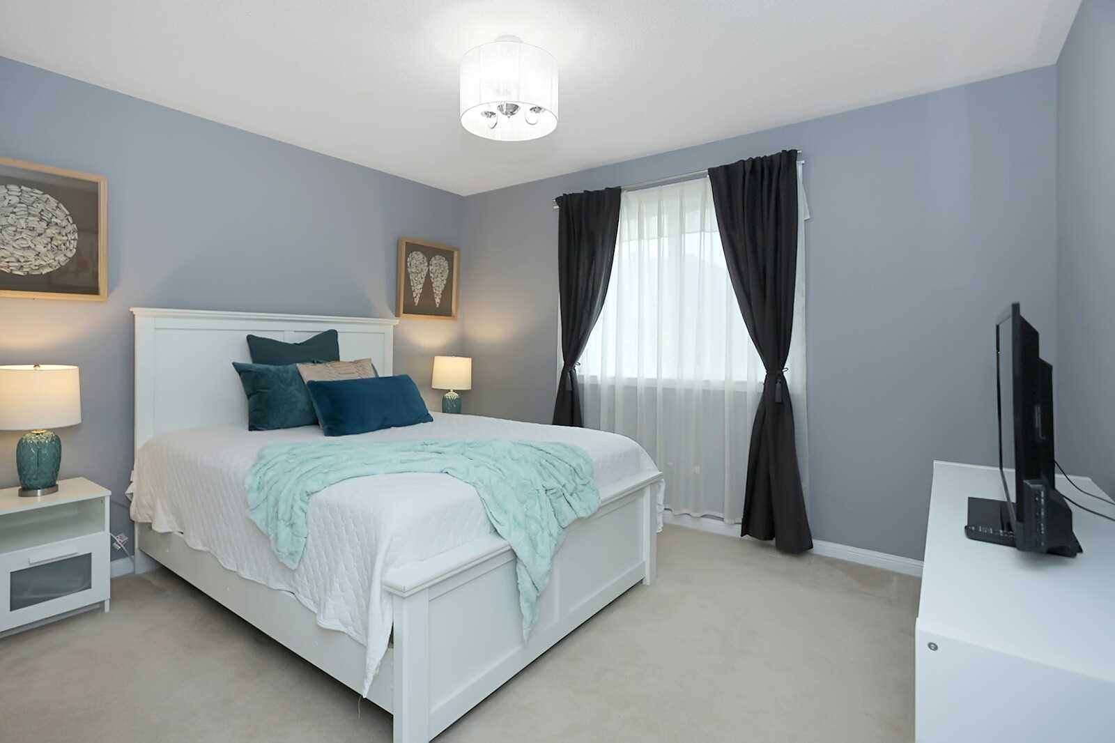 25 Tower Bridge Cres