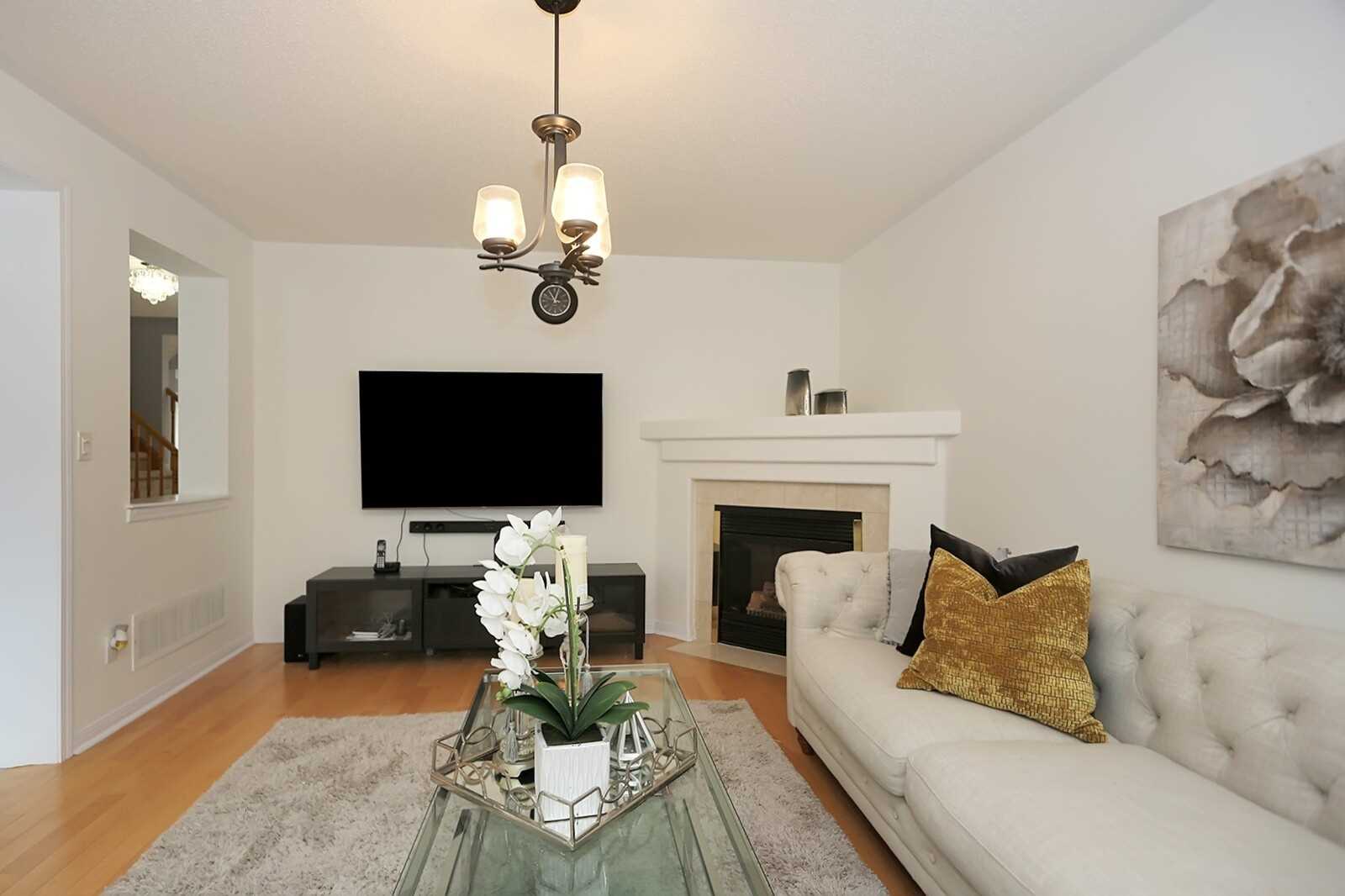 25 Tower Bridge Cres