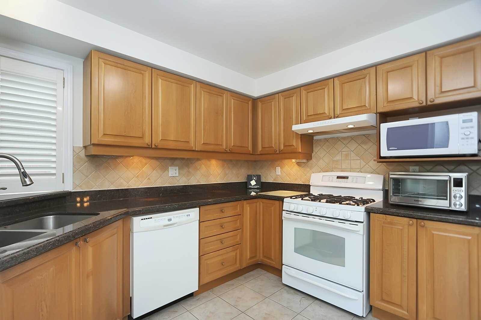 25 Tower Bridge Cres
