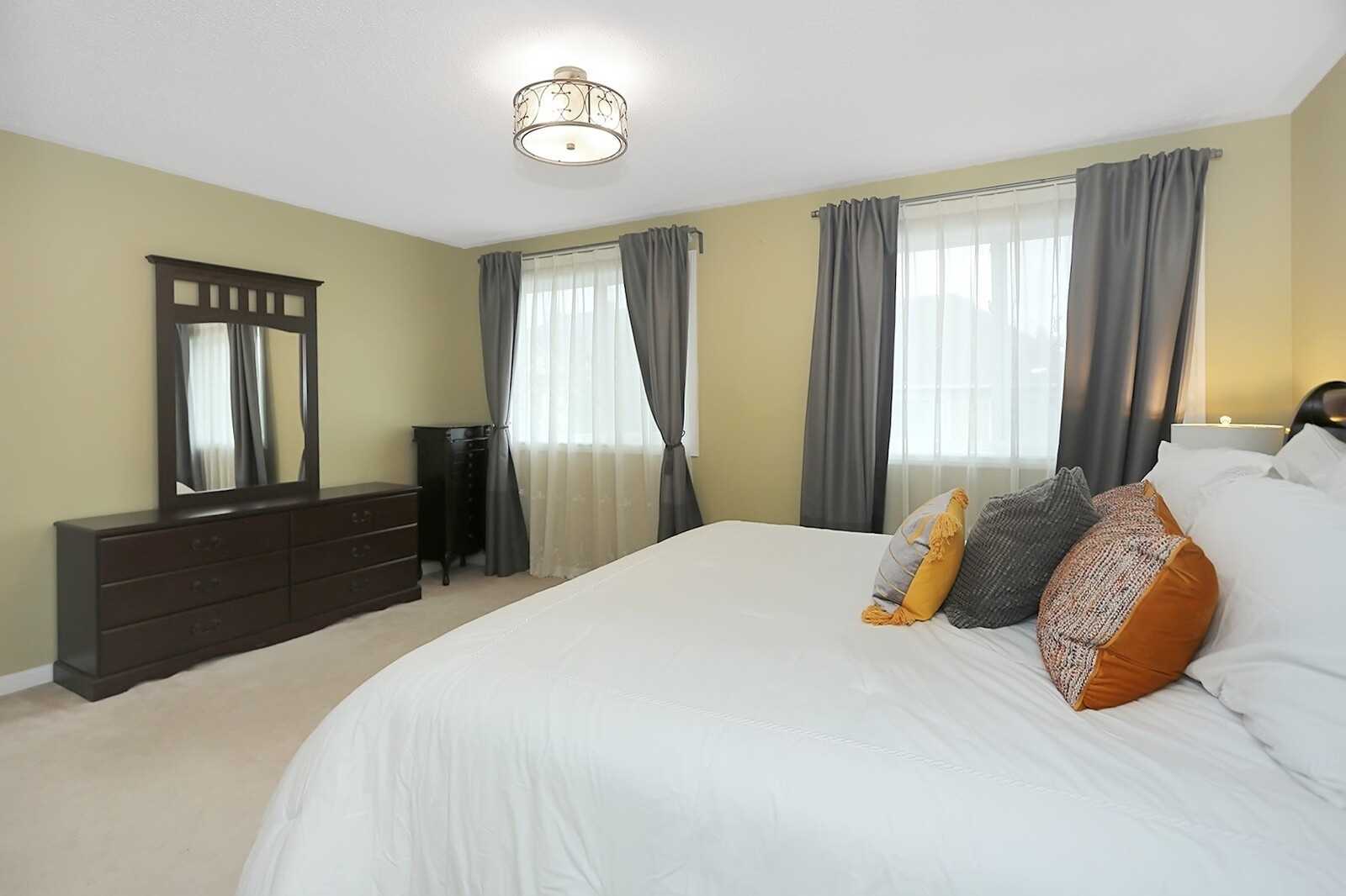 25 Tower Bridge Cres