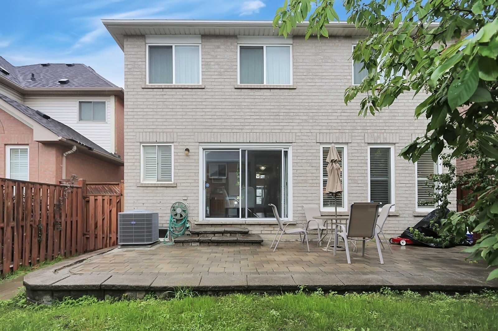 25 Tower Bridge Cres