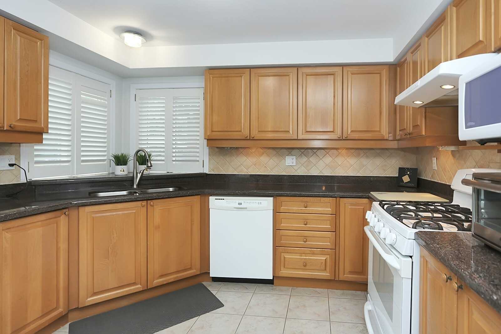 25 Tower Bridge Cres
