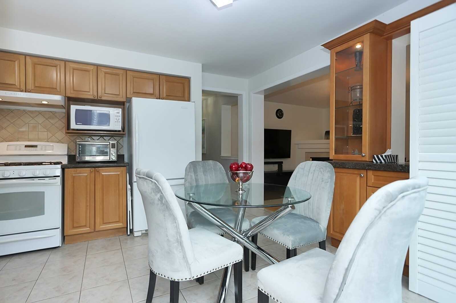 25 Tower Bridge Cres
