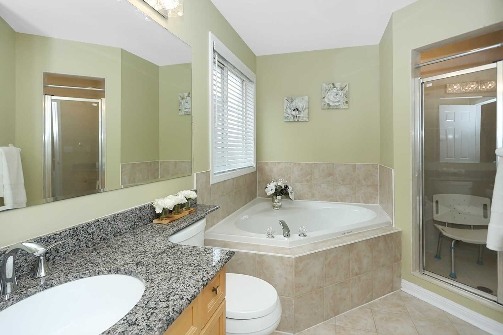 25 Tower Bridge Cres