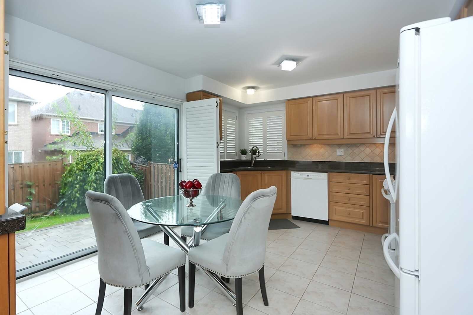 25 Tower Bridge Cres