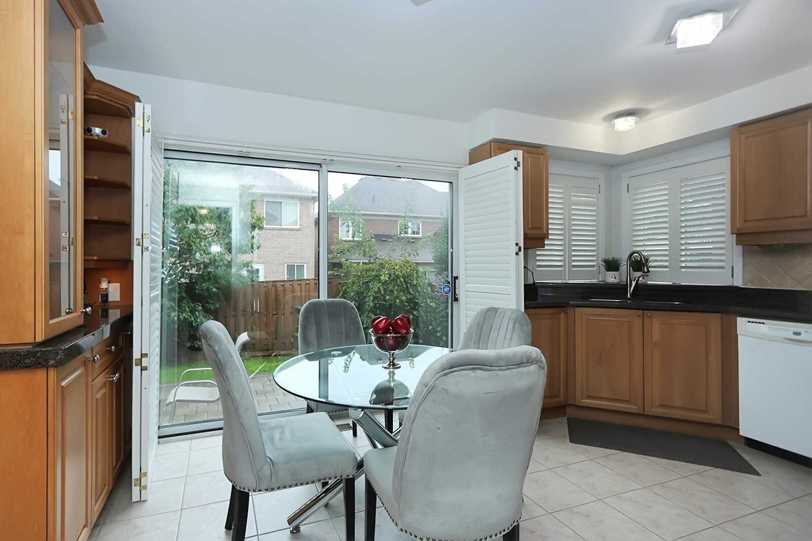 25 Tower Bridge Cres