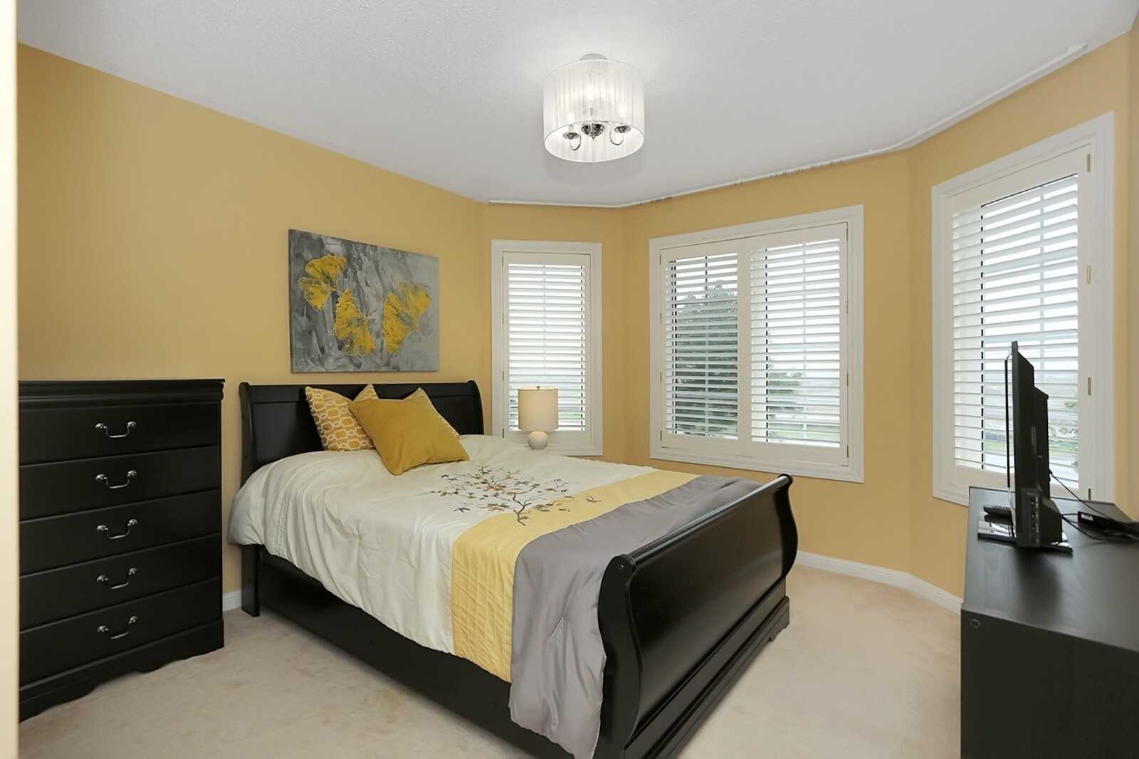 25 Tower Bridge Cres