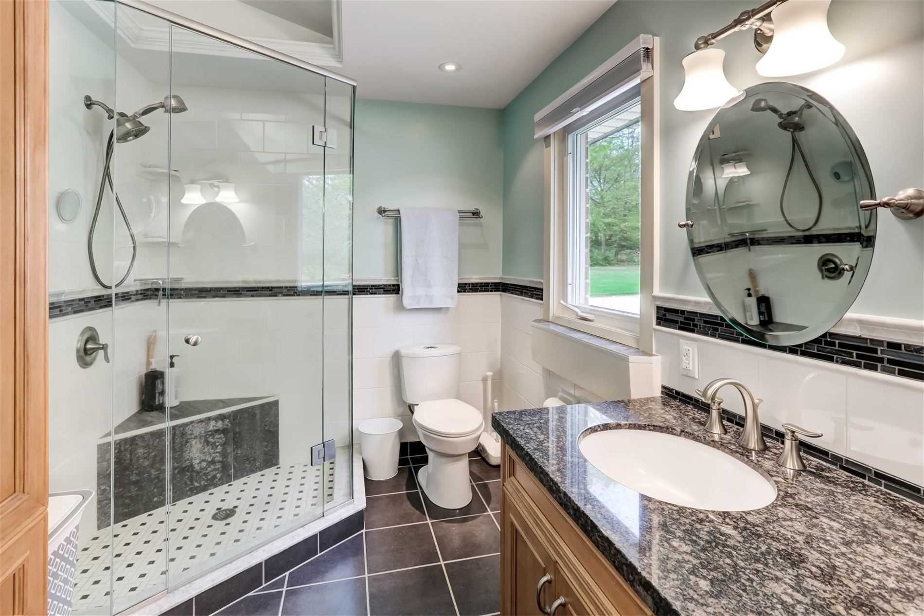 16365 Bathurst St