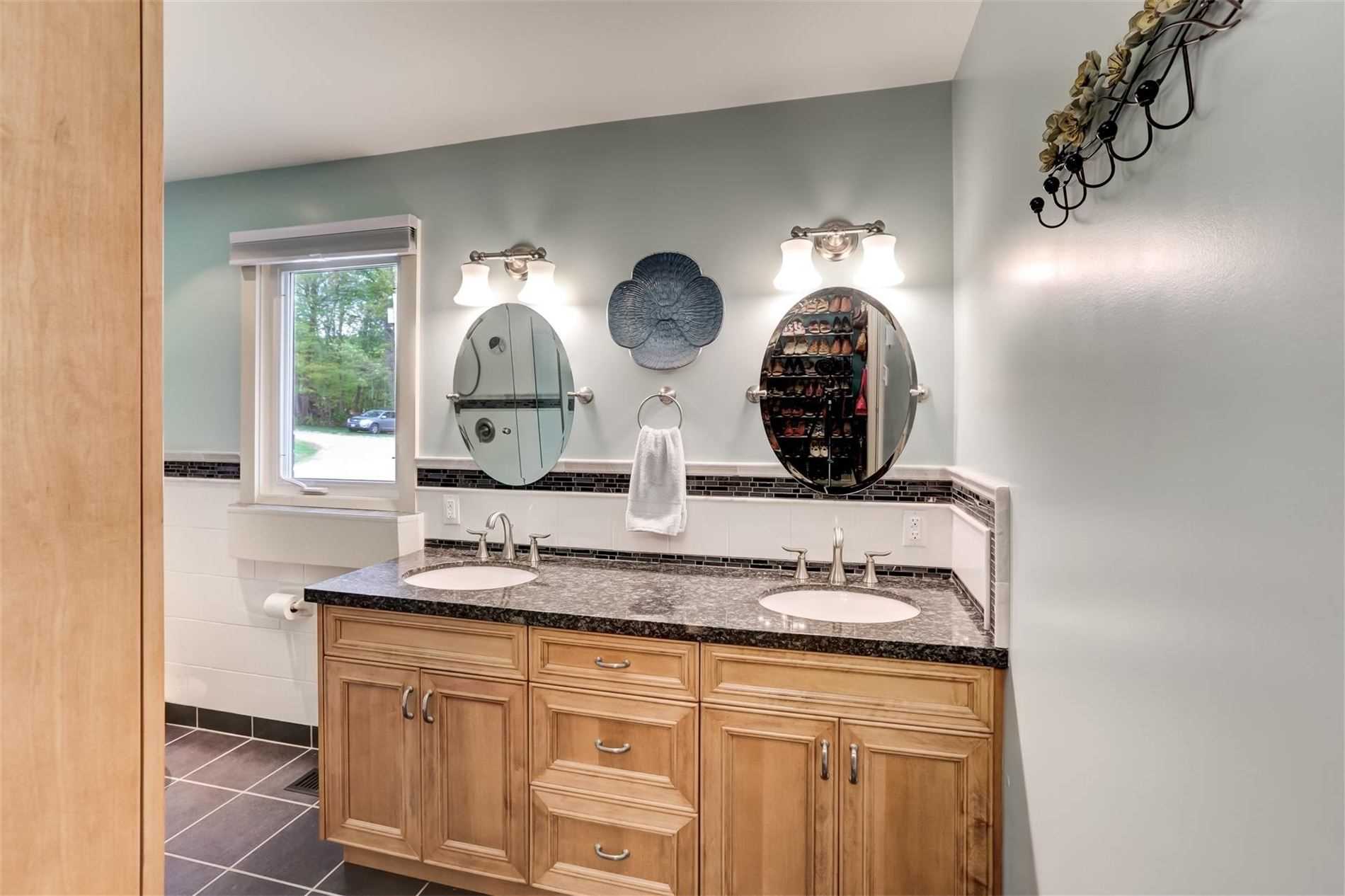 16365 Bathurst St