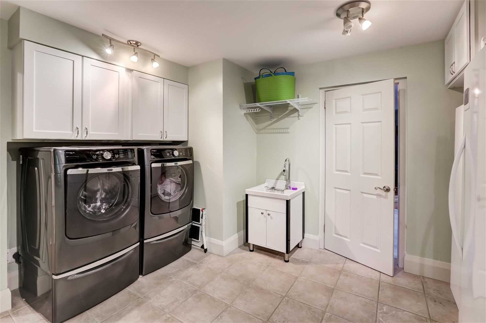 16365 Bathurst St