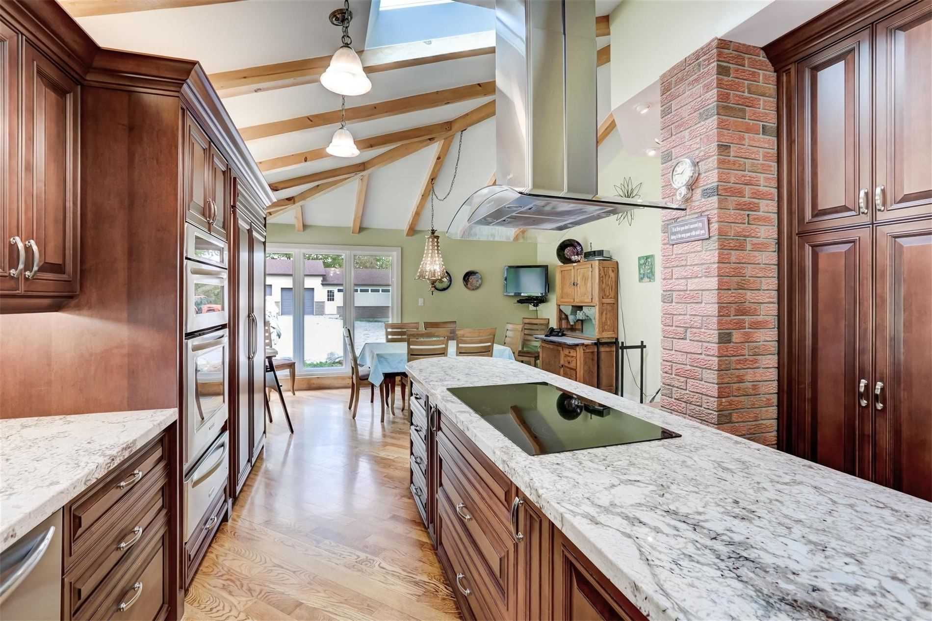 16365 Bathurst St