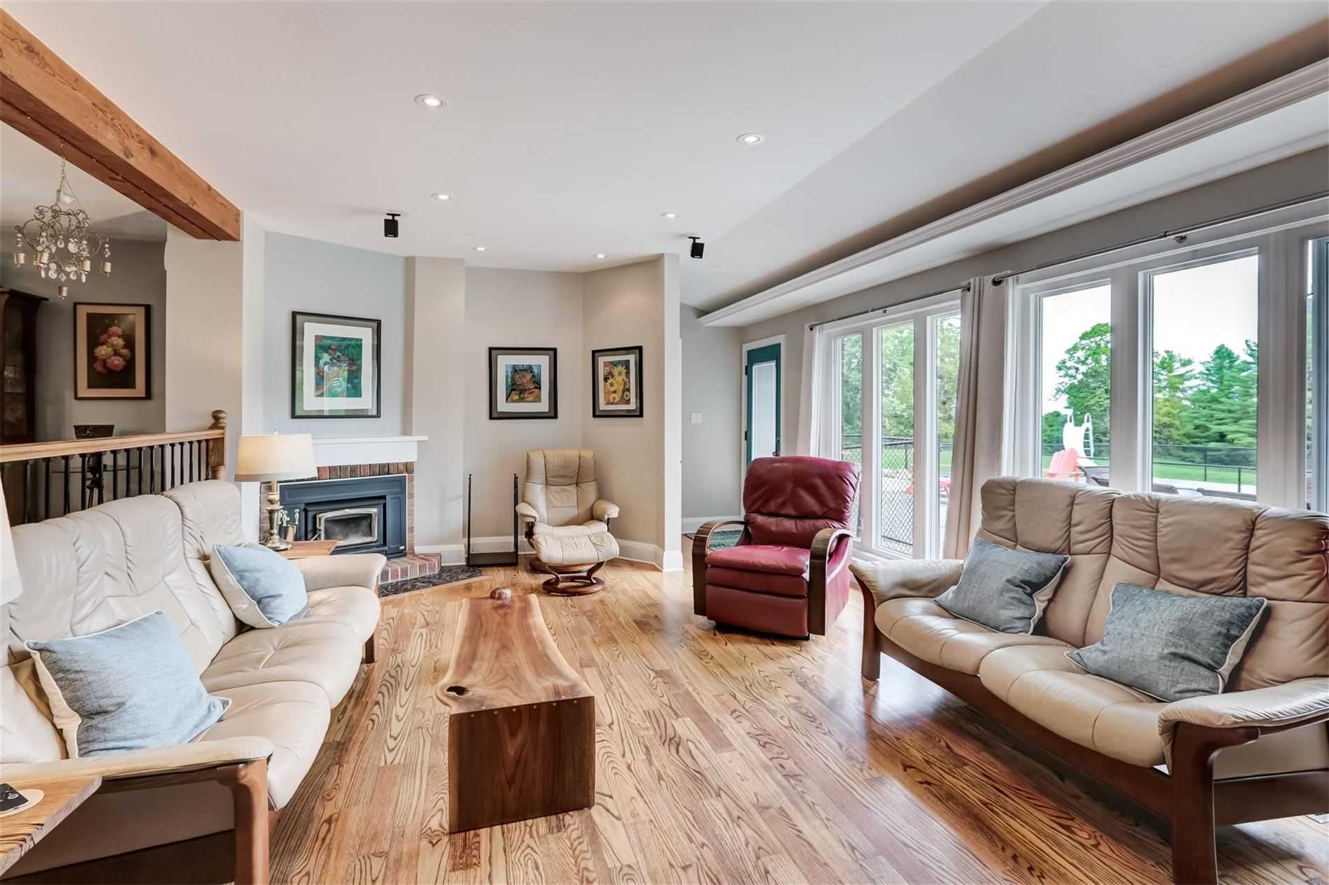 16365 Bathurst St