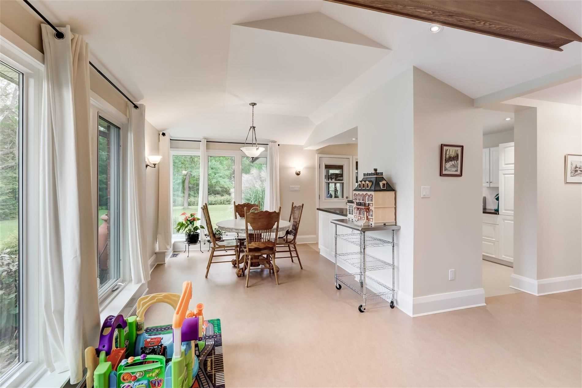 16365 Bathurst St