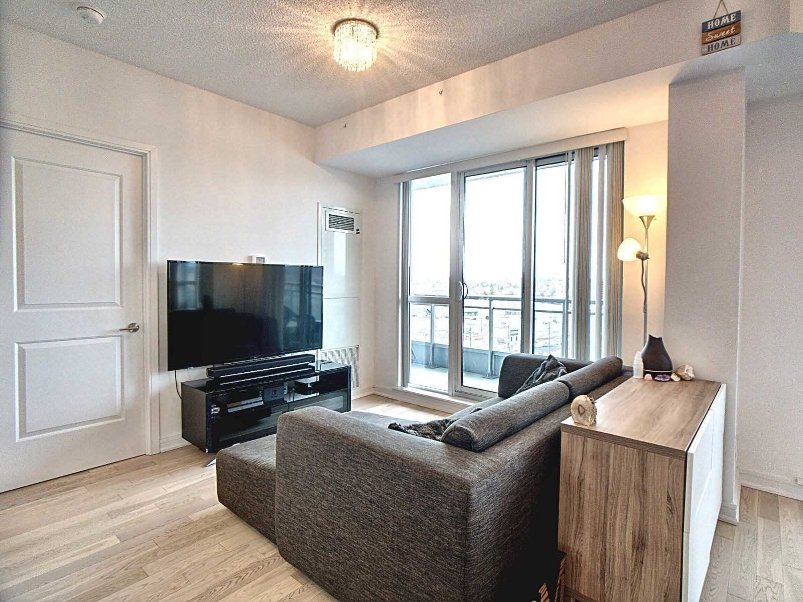 9201 Yonge St, #904