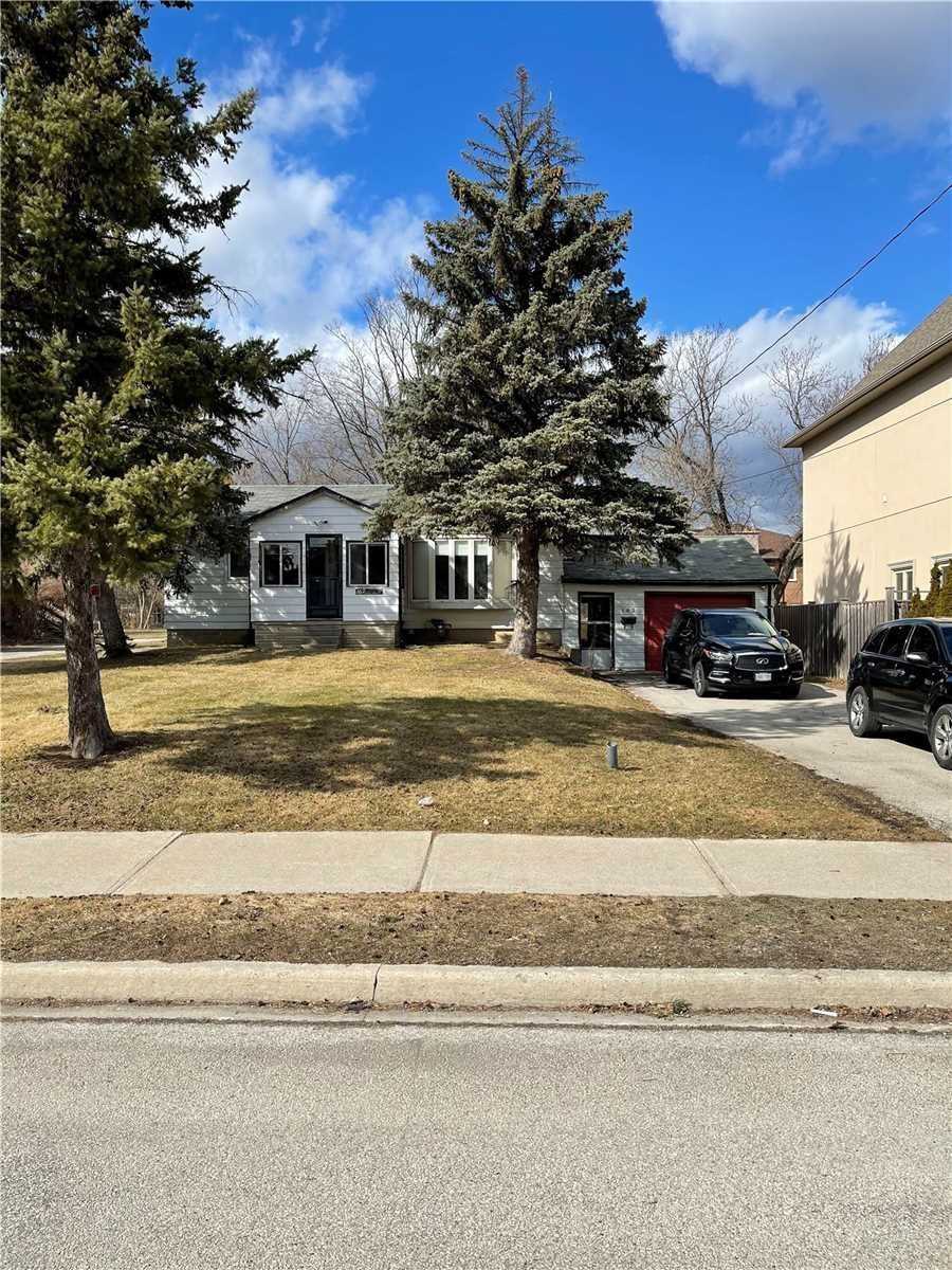 162 May Ave