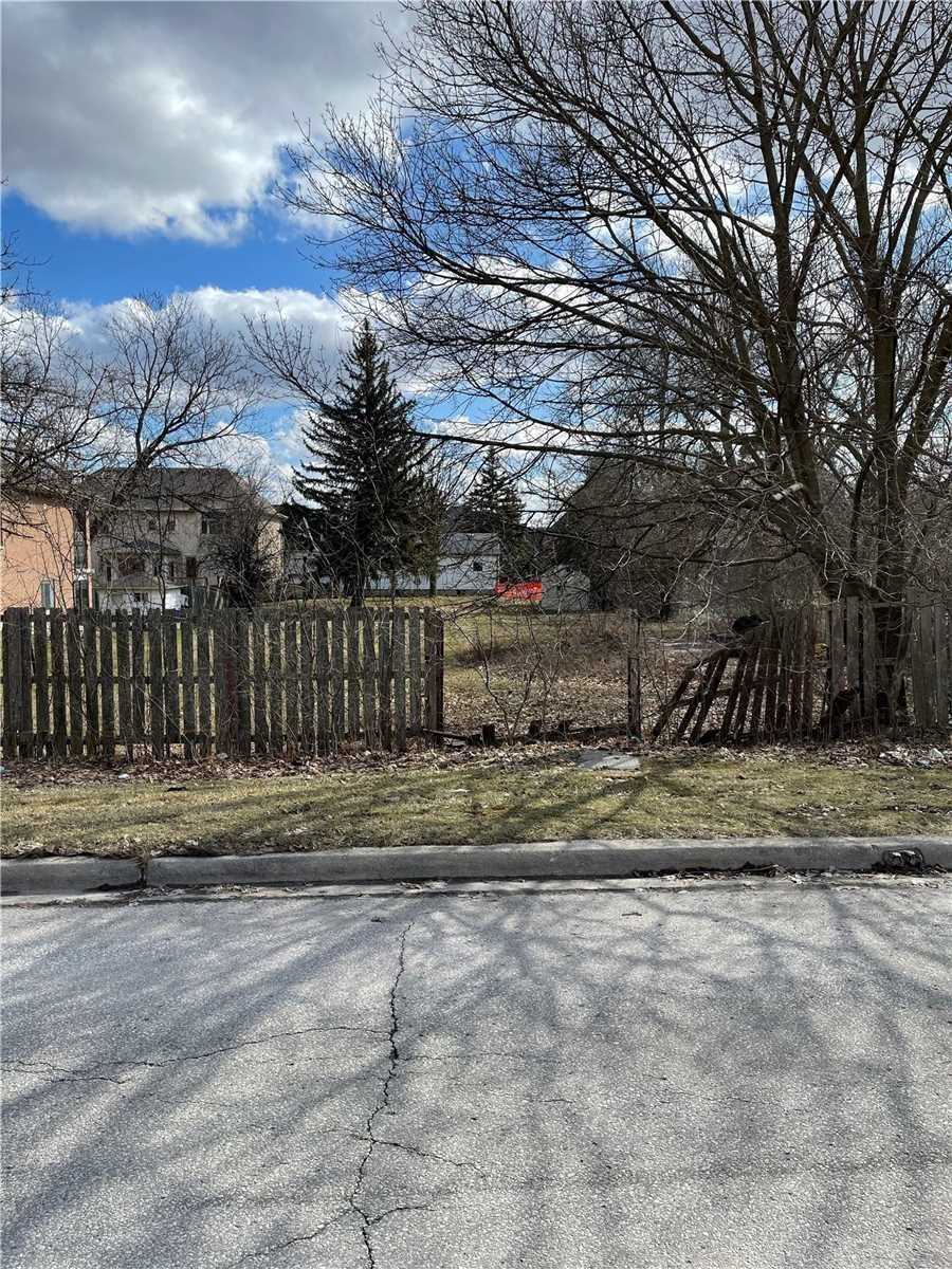 162 May Ave