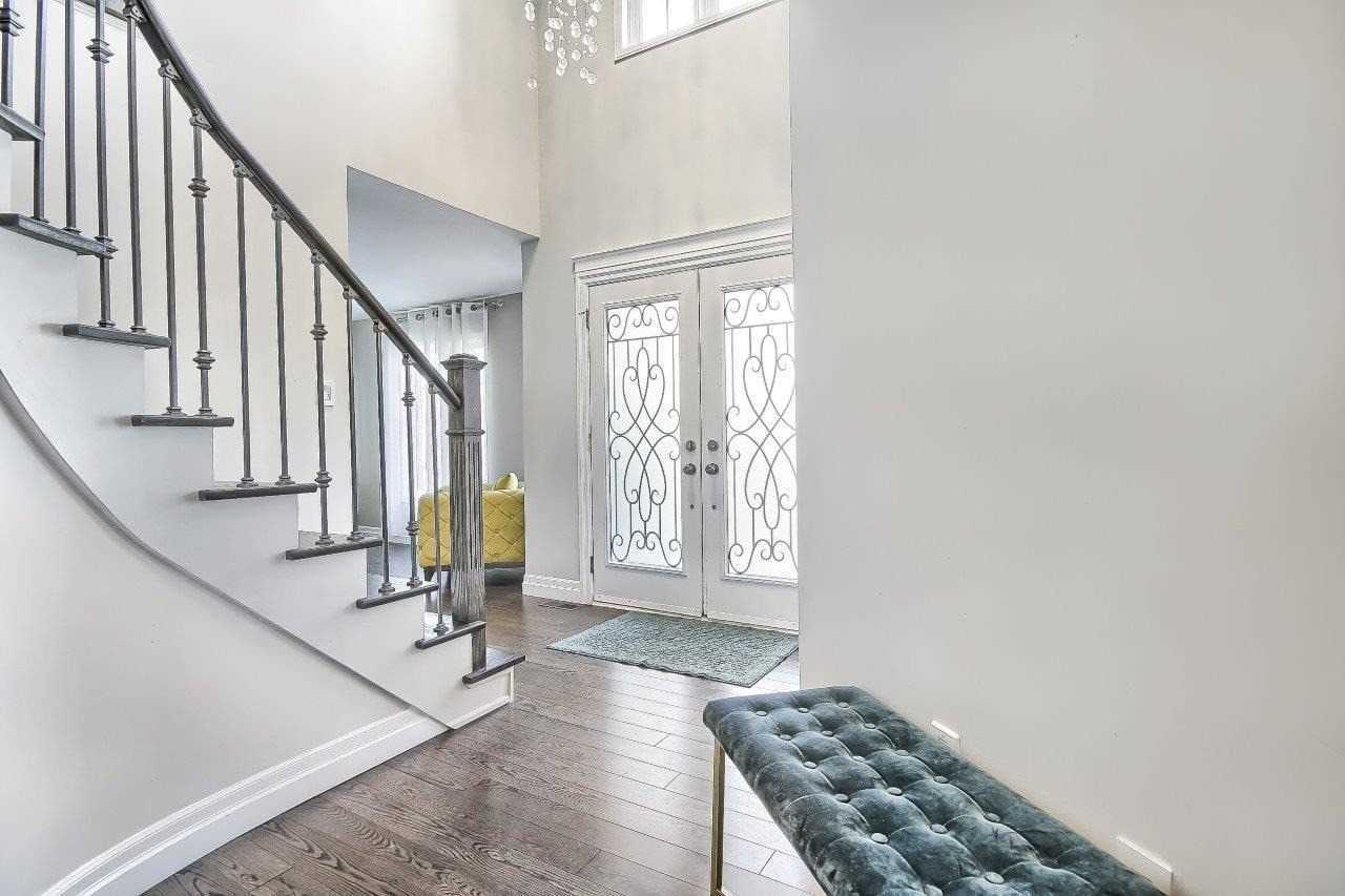 7 Mountcharles Cres